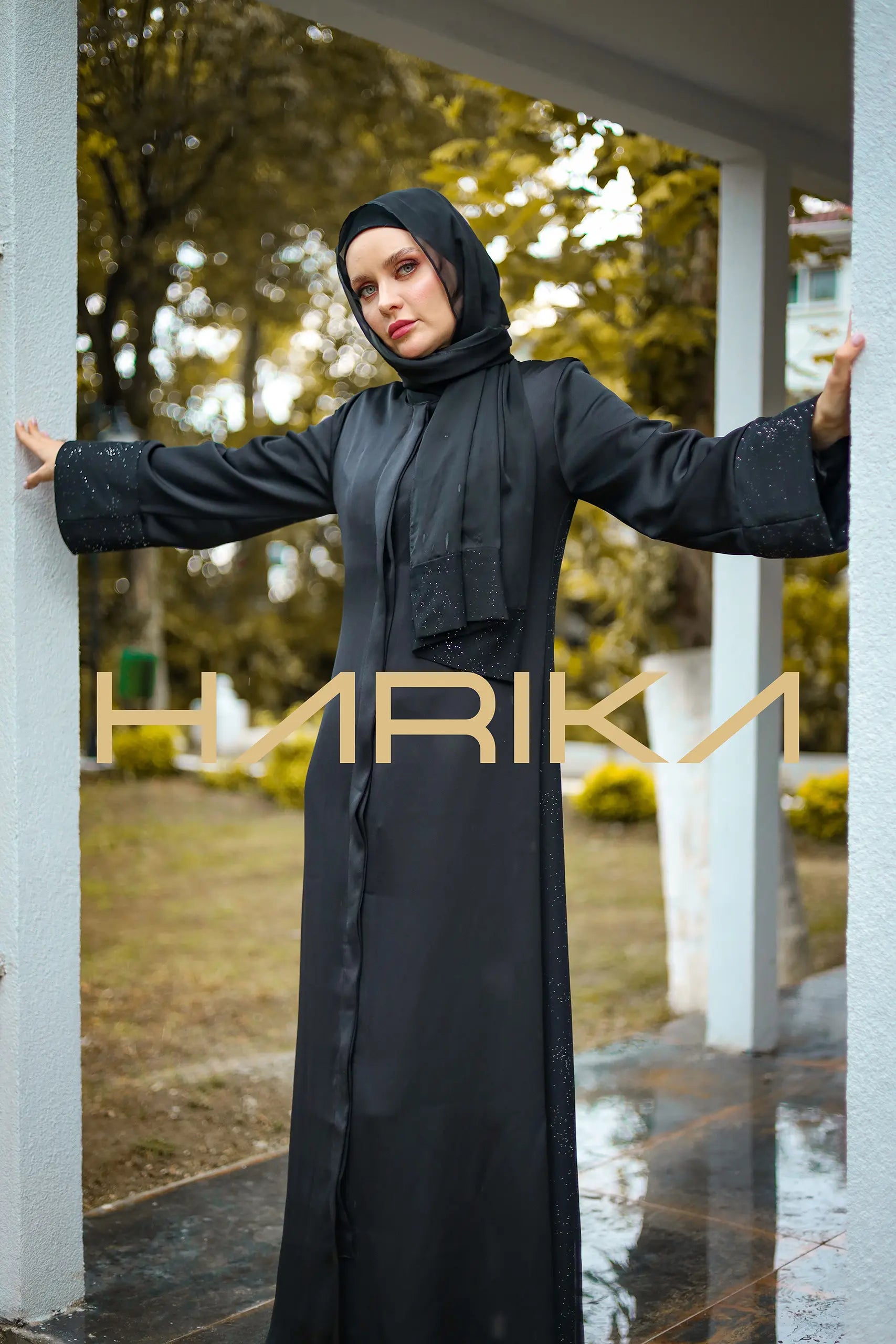 Arkası parlak tül siyah ferace