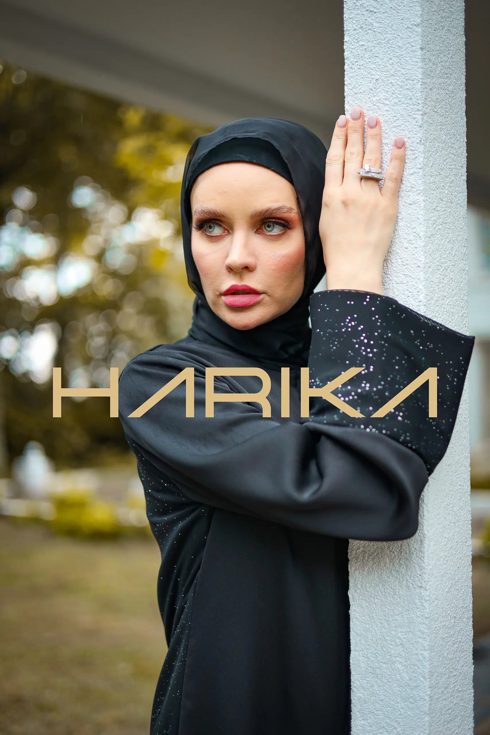 Arkası parlak tül siyah ferace