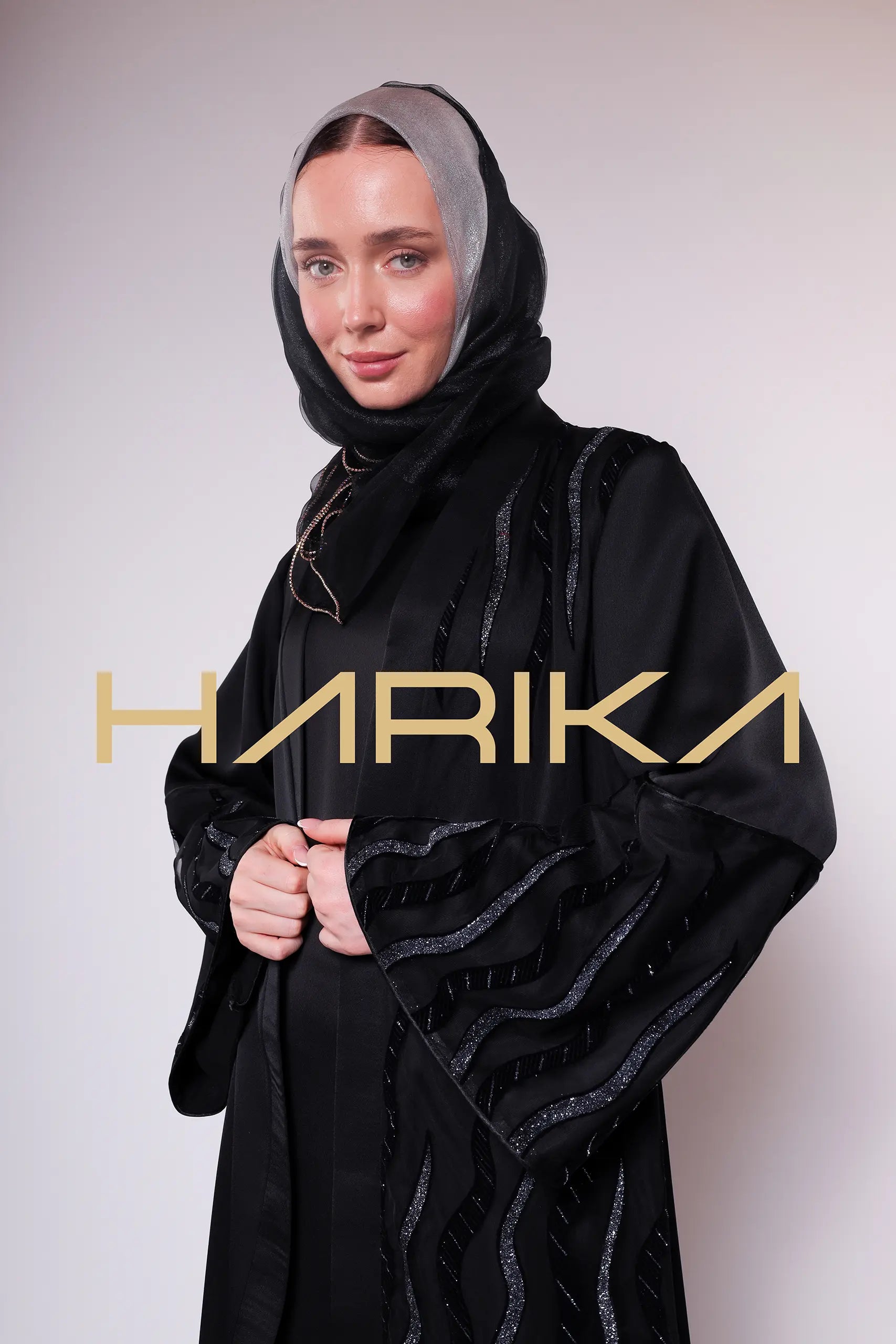 Gümüş detaylı siyah abaya