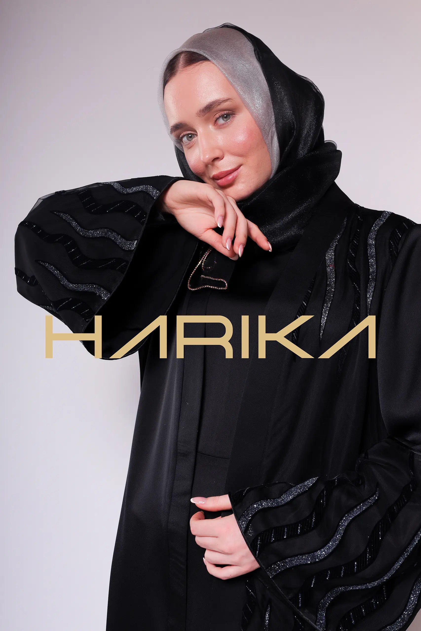 Gümüş detaylı siyah abaya