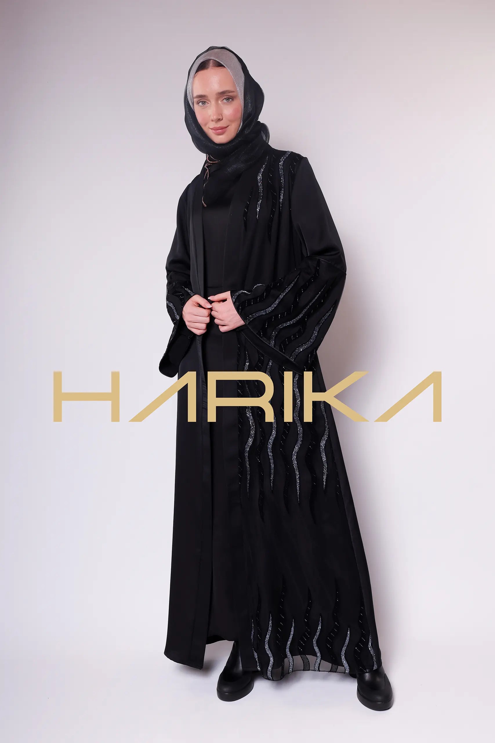Gümüş detaylı siyah abaya