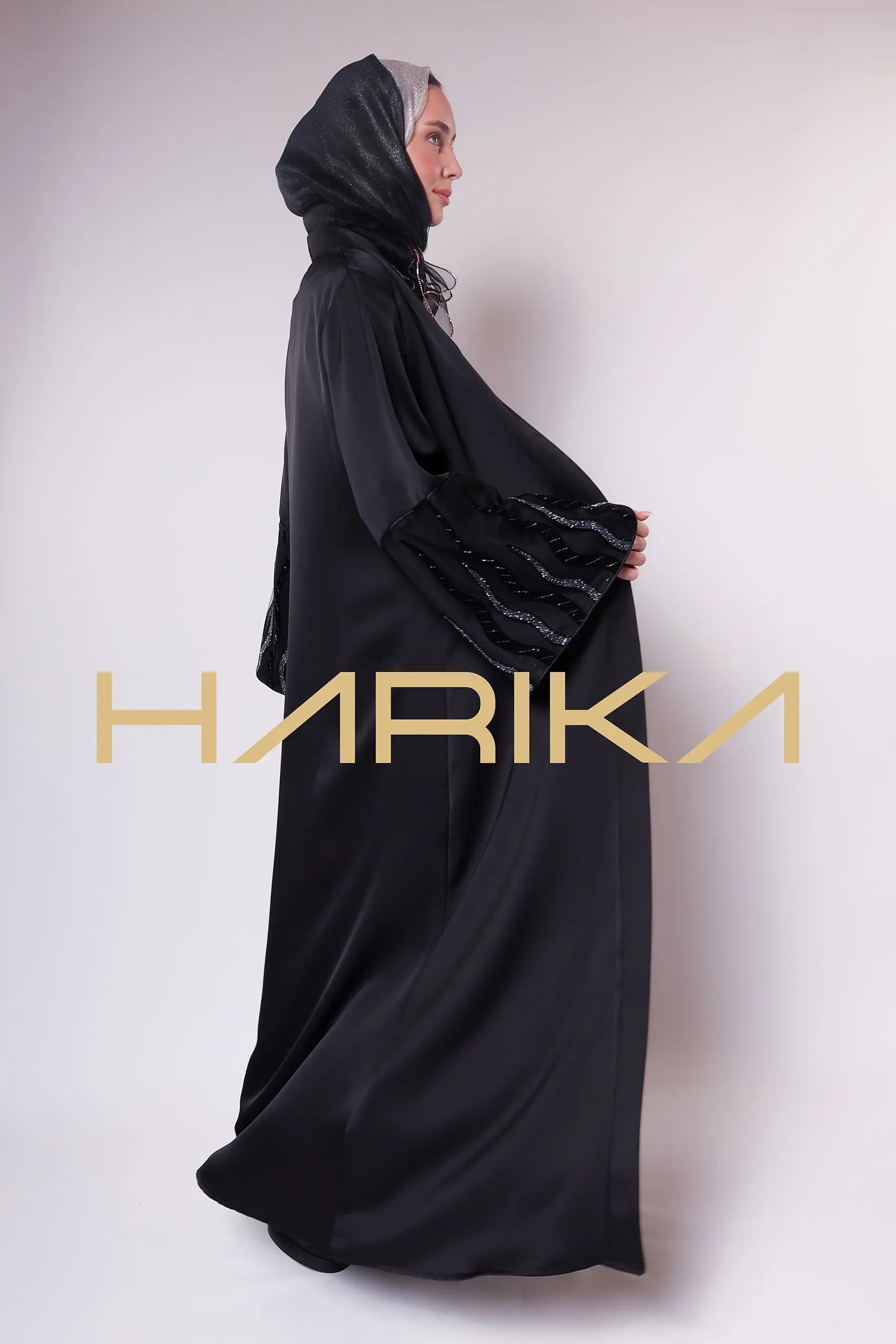 Gümüş detaylı siyah abaya