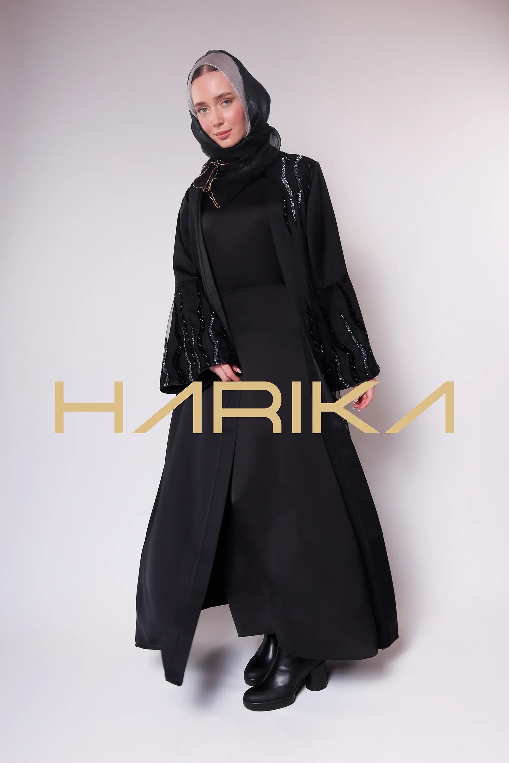 Gümüş detaylı siyah abaya