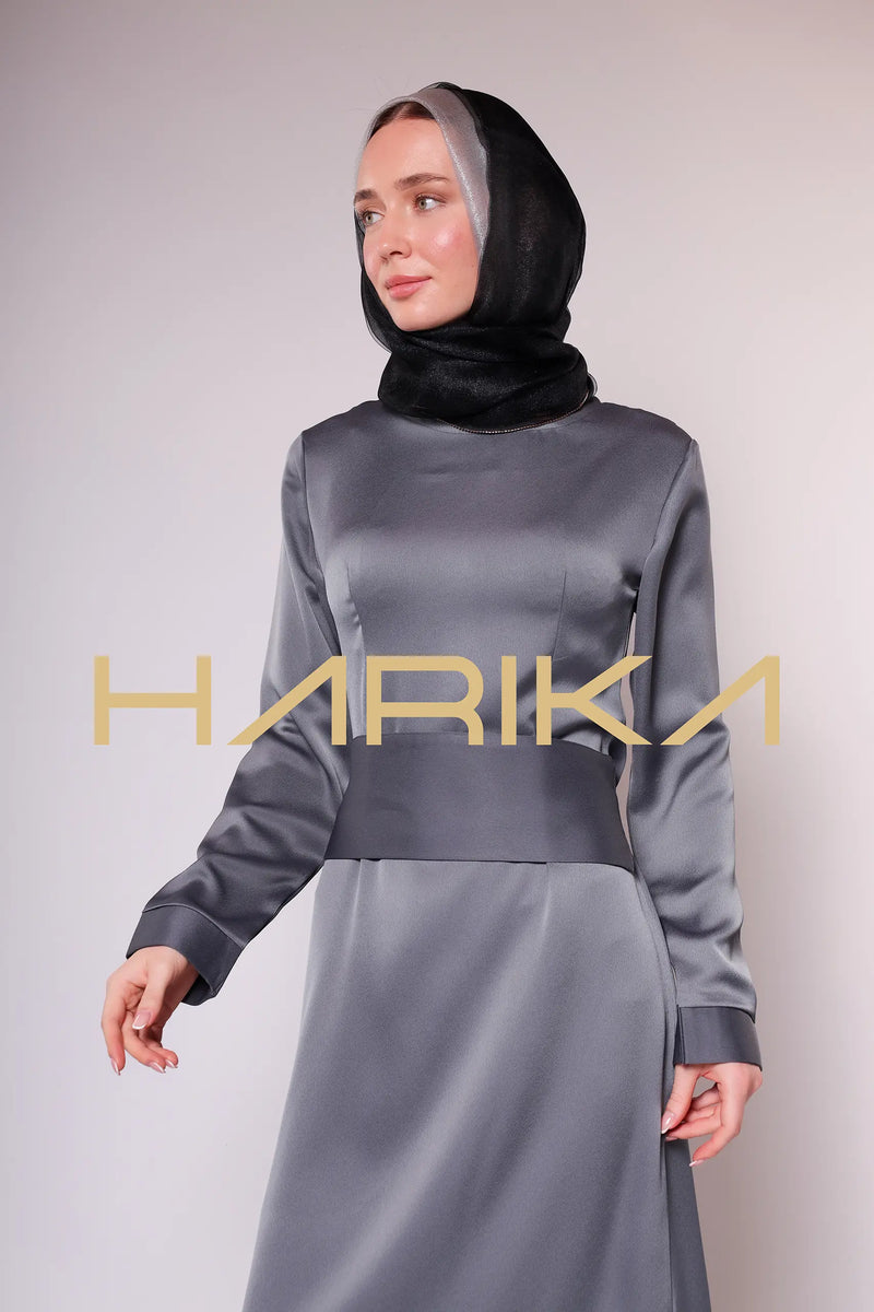 Kemerli Gri ipek krep elbise - "Pratik şıklık"