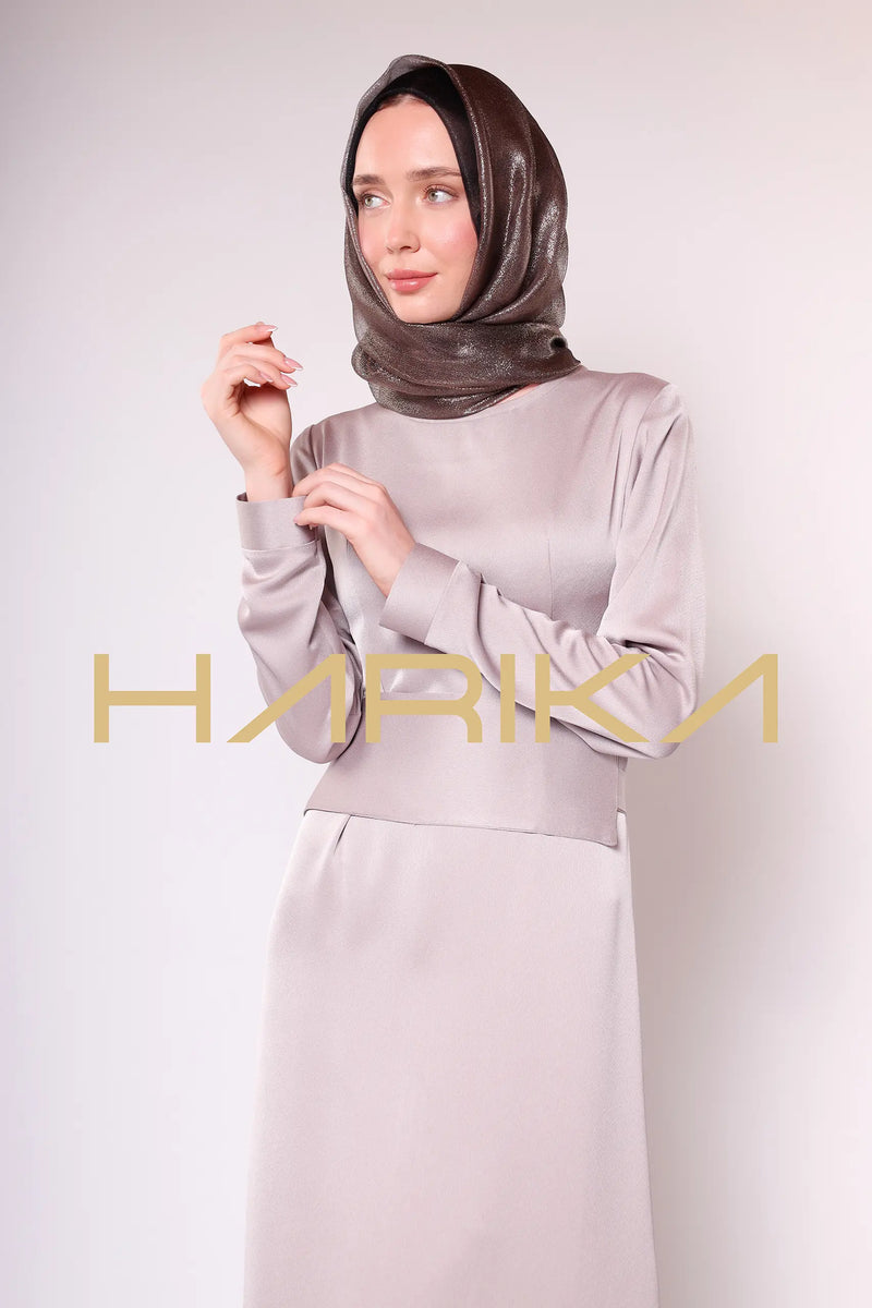 Kemerli krem Ipek krep elbise - "Pratik şıklık"