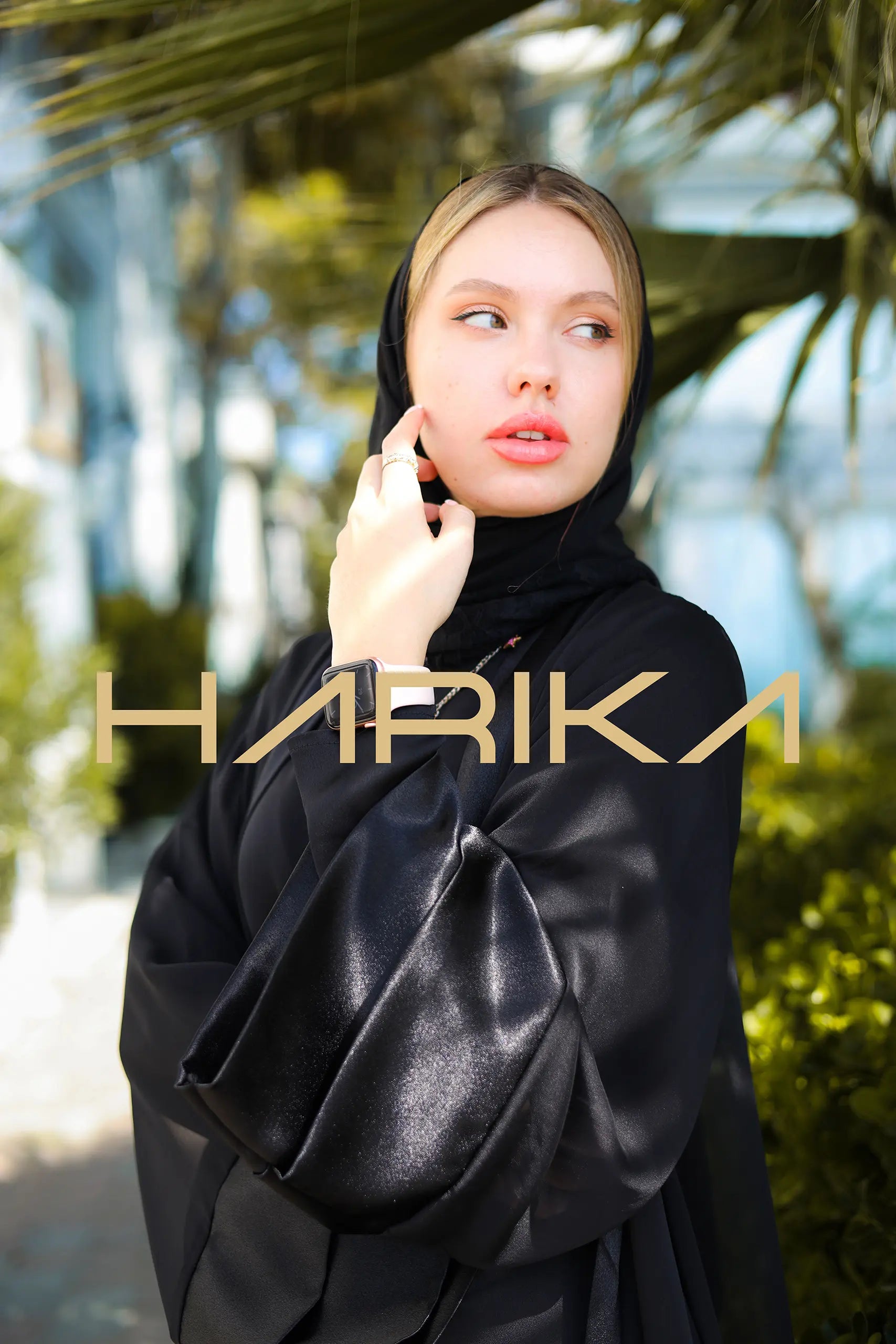 Saten kollu siyah şifon abaya