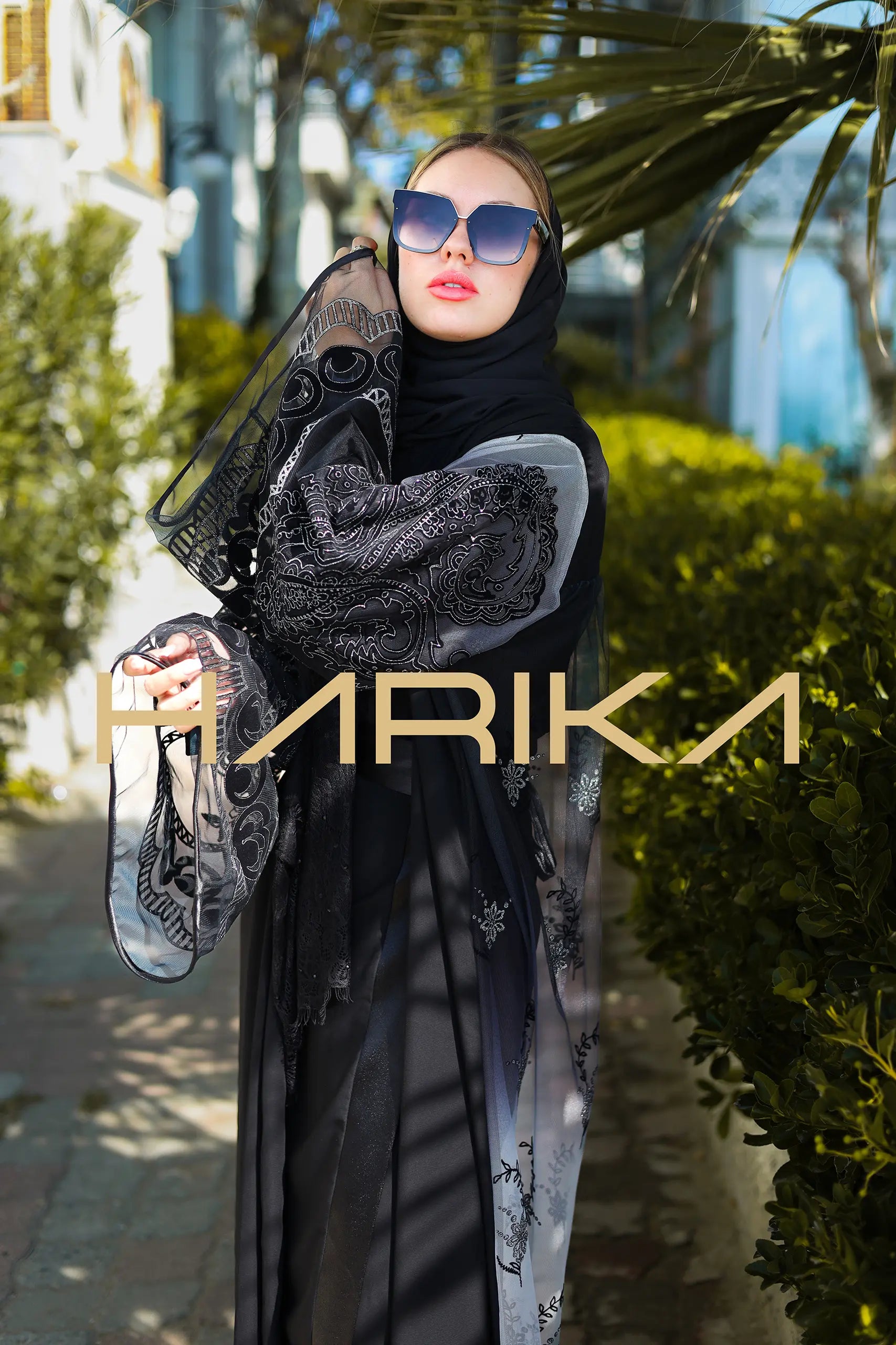 kolları ve arkası siyah ve beyaz şifonlu lüks ipek krep ferace