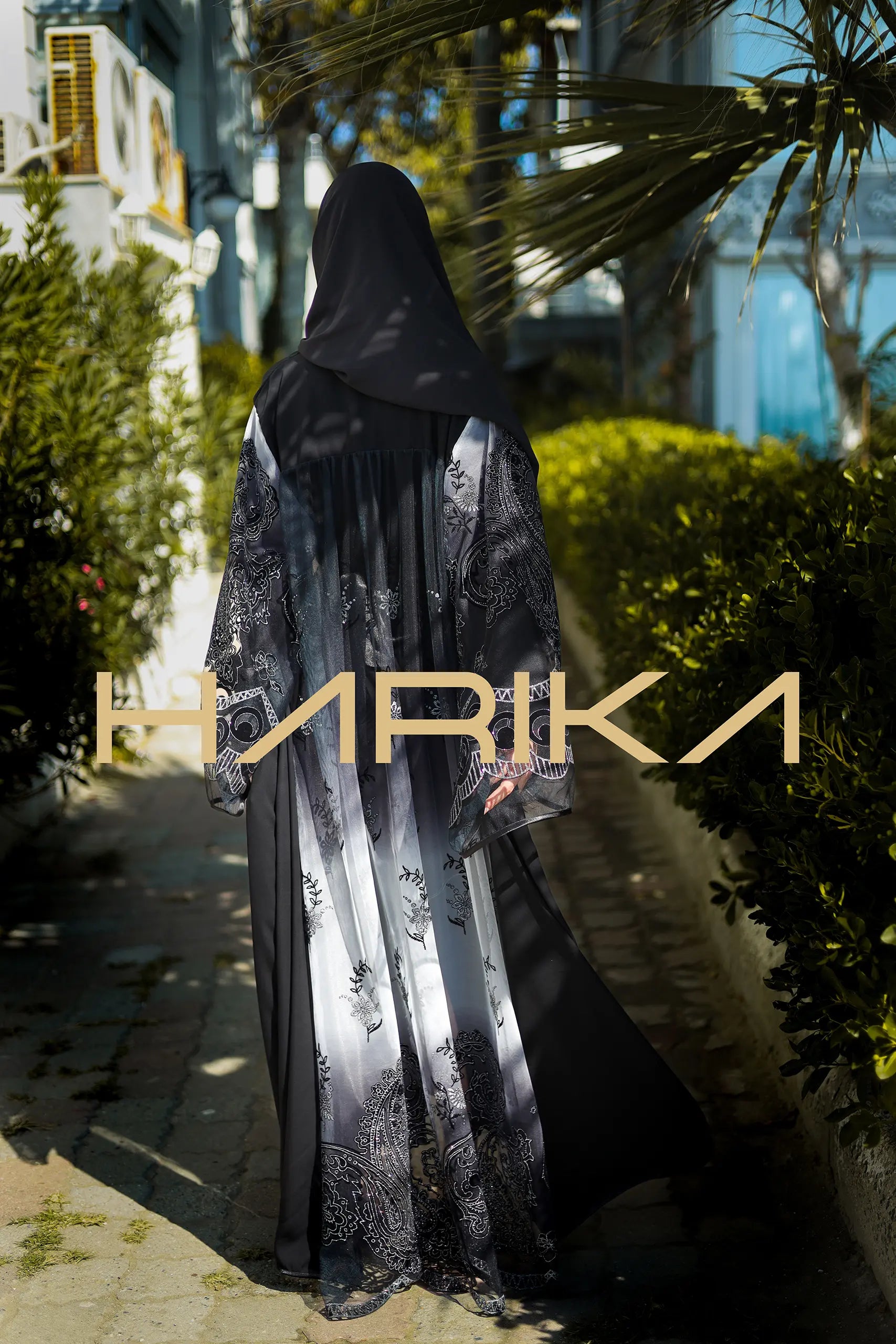 kolları ve arkası siyah ve beyaz şifonlu lüks ipek krep ferace