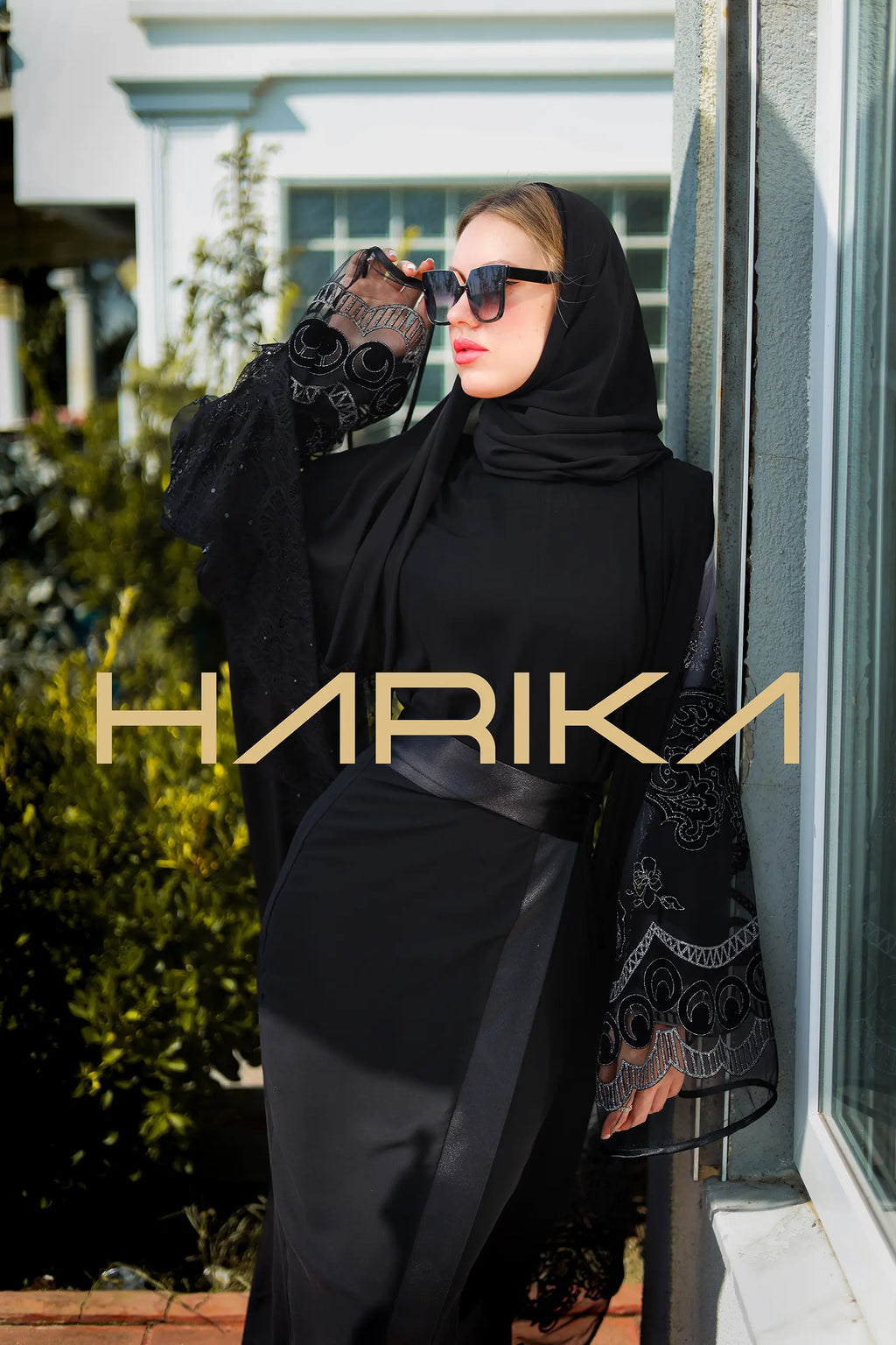 kolları ve arkası siyah ve beyaz şifonlu lüks ipek krep ferace