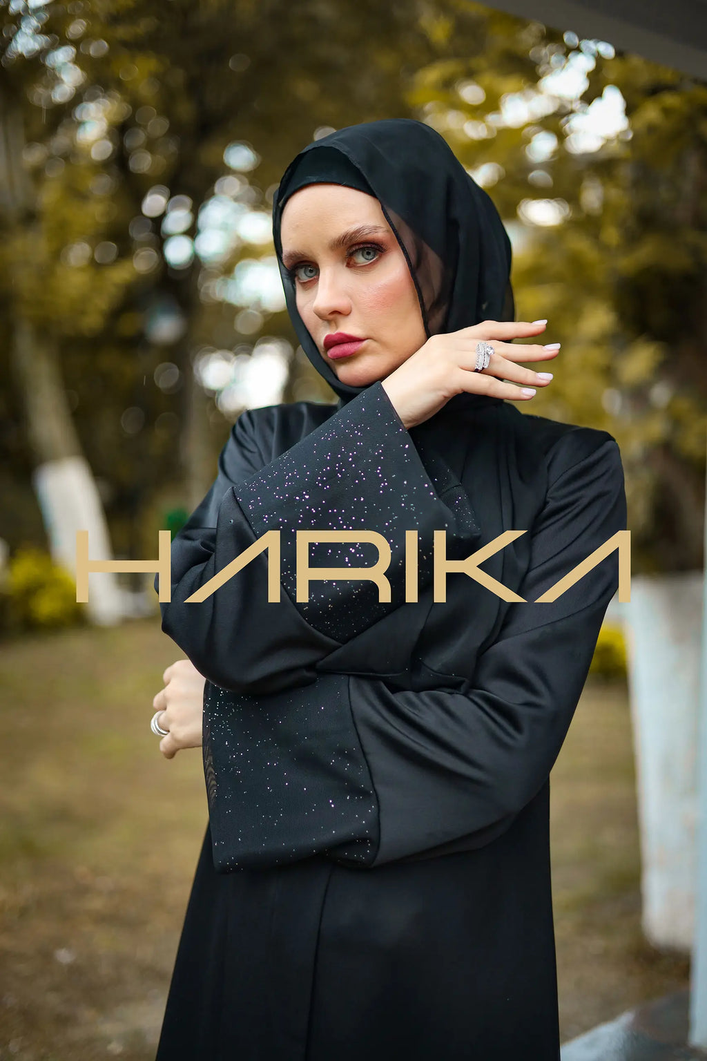 Arkası parlak tül siyah ferace