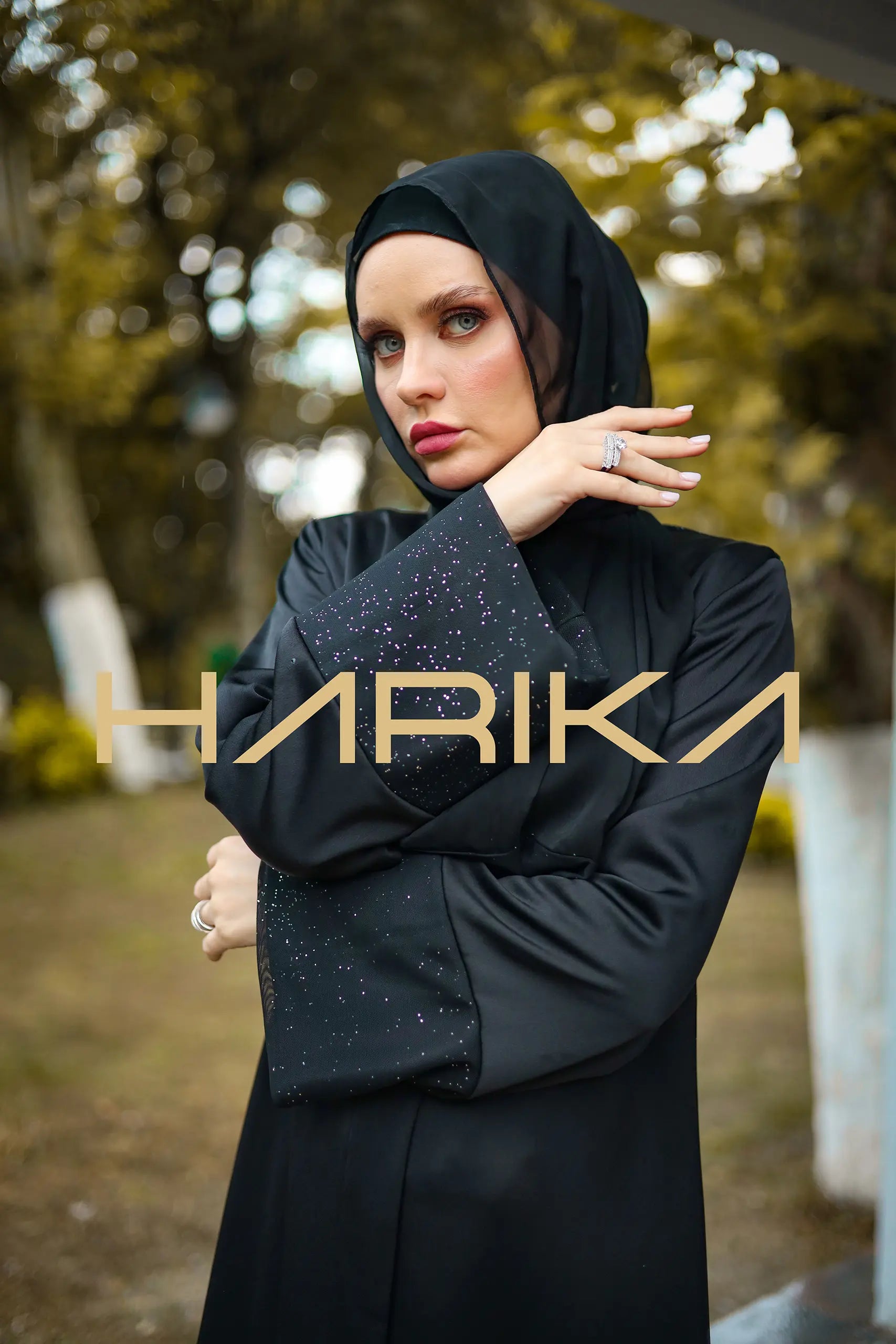 Arkası parlak tül siyah ferace
