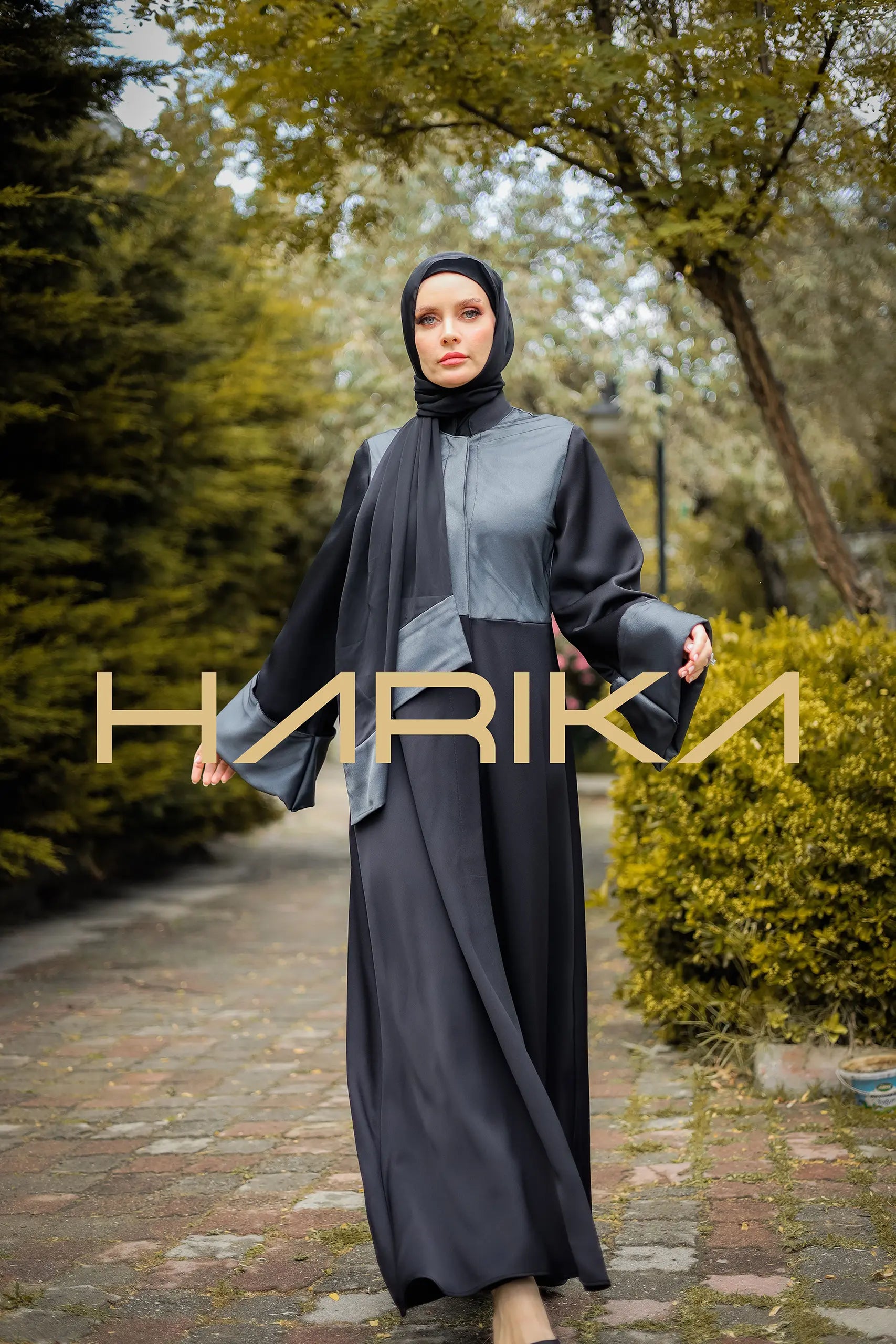 Tül detaylı siyah ve gri ipek krep abaya