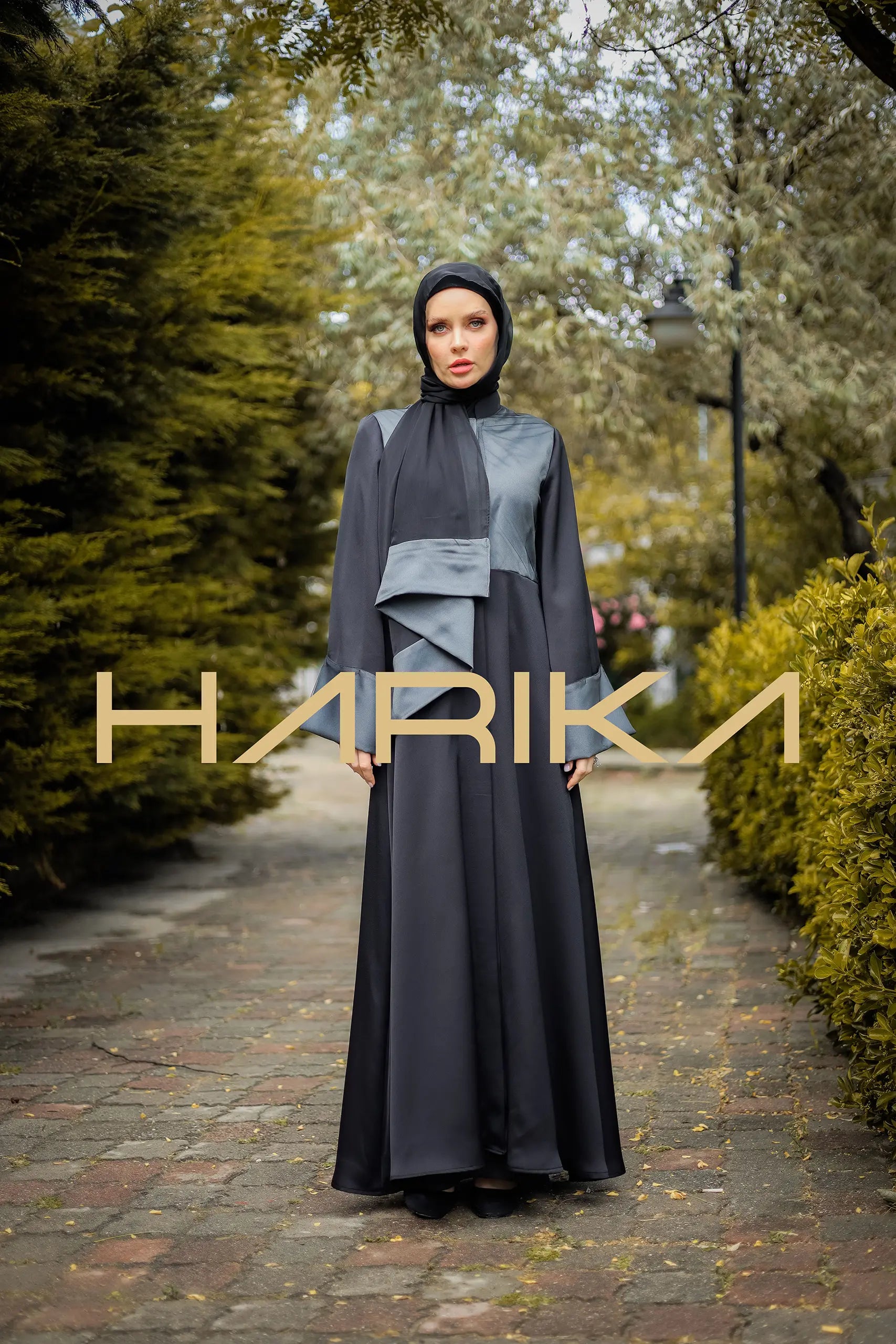 Tül detaylı siyah ve gri ipek krep abaya