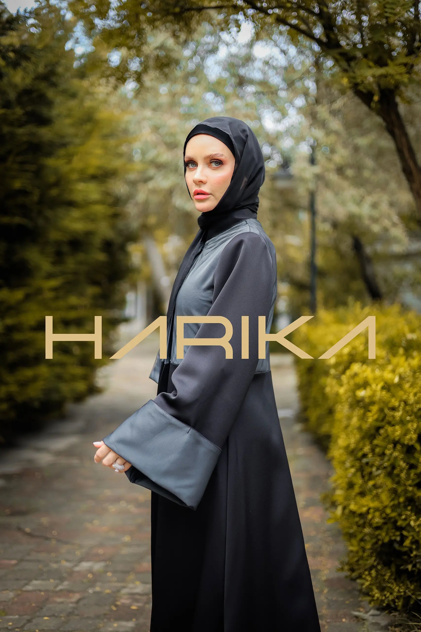 Tül detaylı siyah ve gri ipek krep abaya