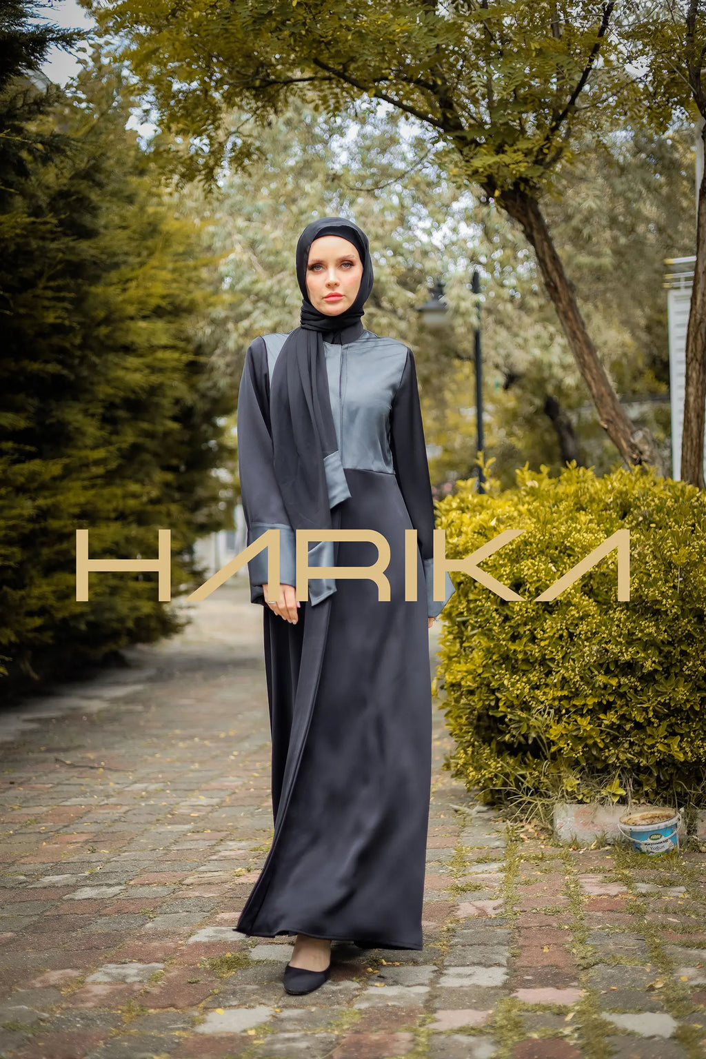 Tül detaylı siyah ve gri ipek krep abaya