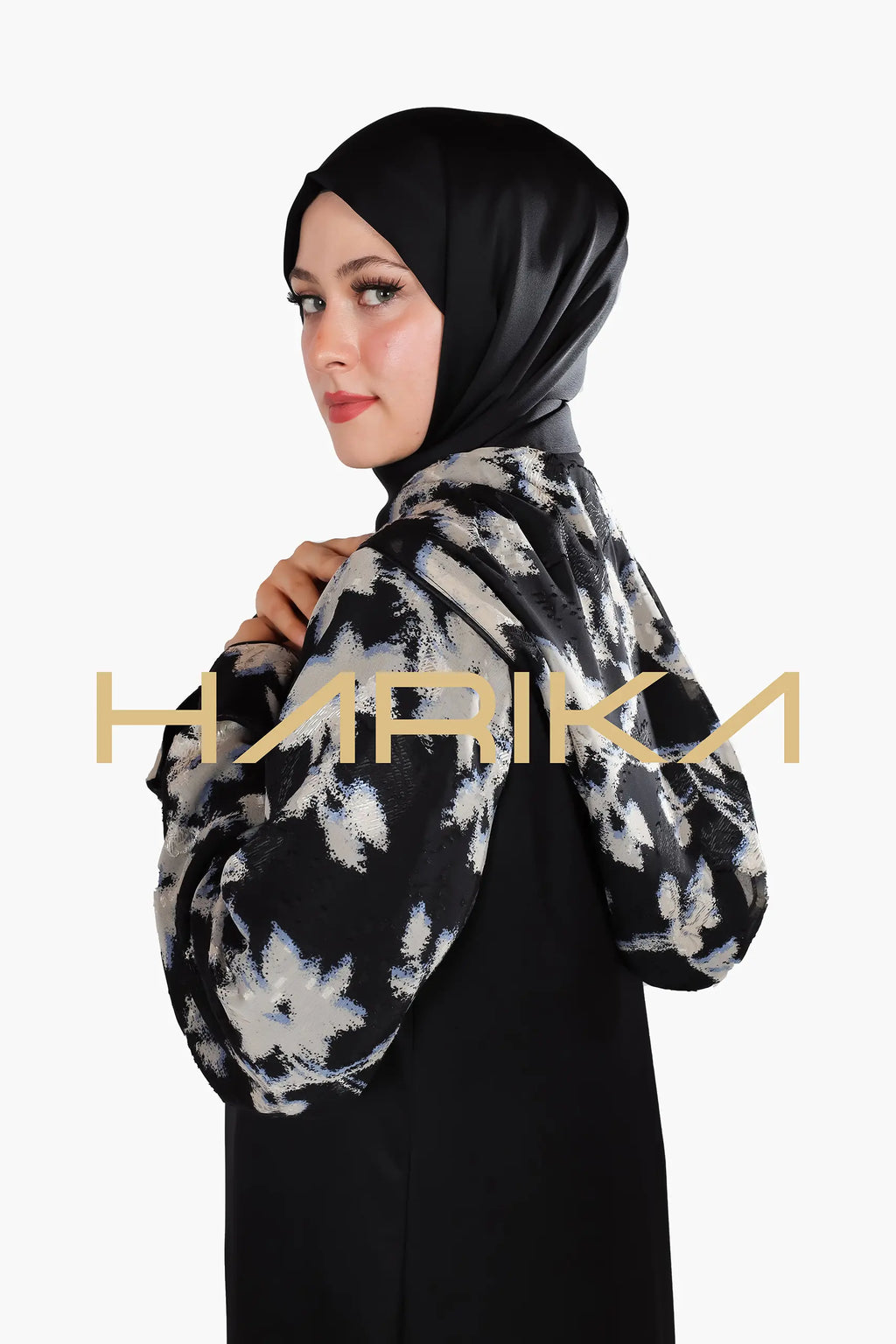 Çiçek detayli Kapşonlu ipek Krep Ferace