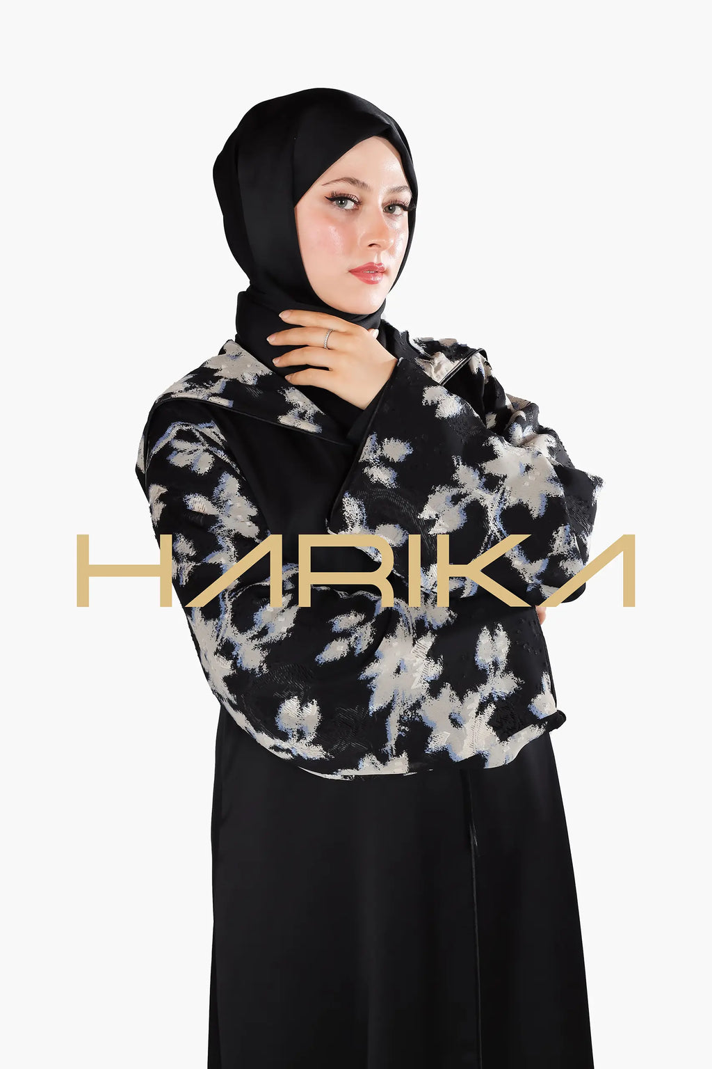 Çiçek detayli Kapşonlu ipek Krep Ferace