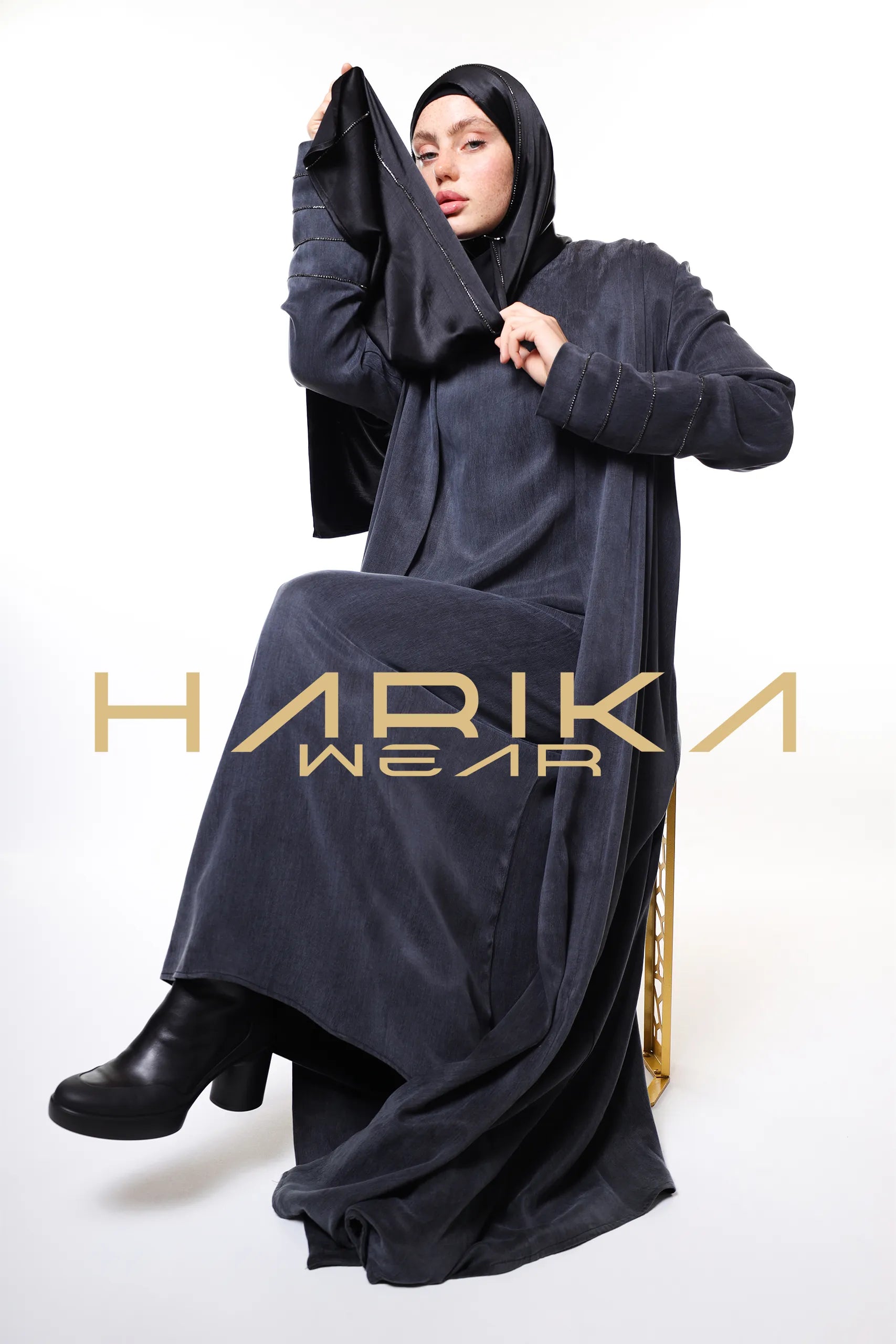 Lüks Kobra gri Kumaş Ferace – Üst Düzey Kalite ve Şıklık Abaya
