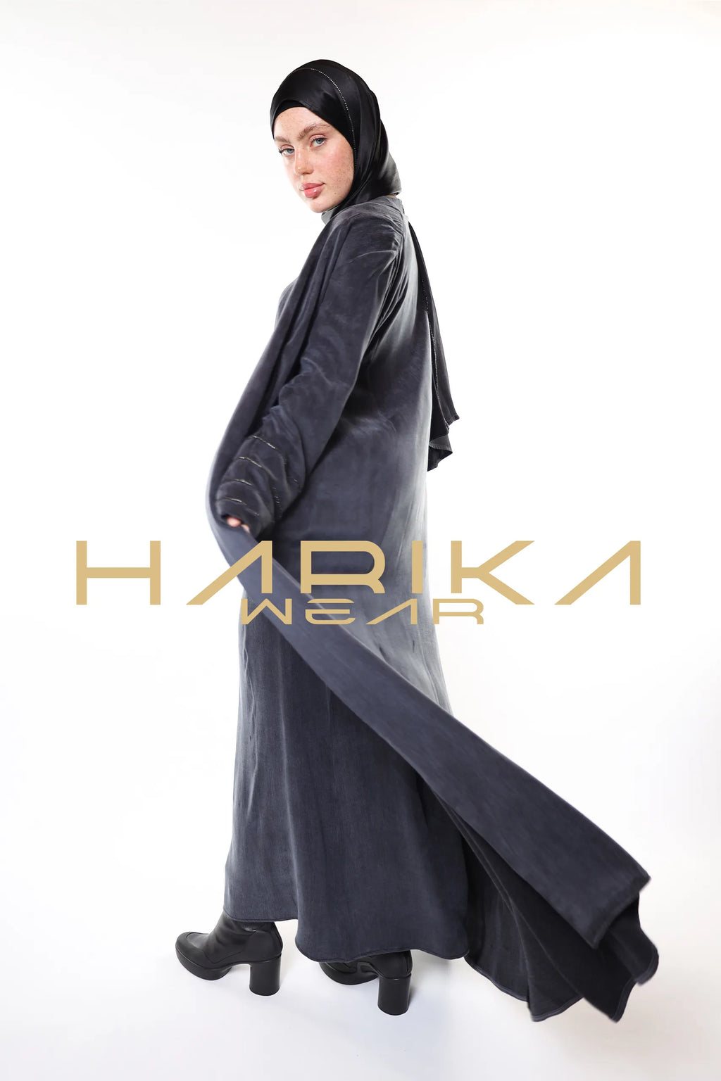 Lüks Kobra gri Kumaş Ferace – Üst Düzey Kalite ve Şıklık Abaya