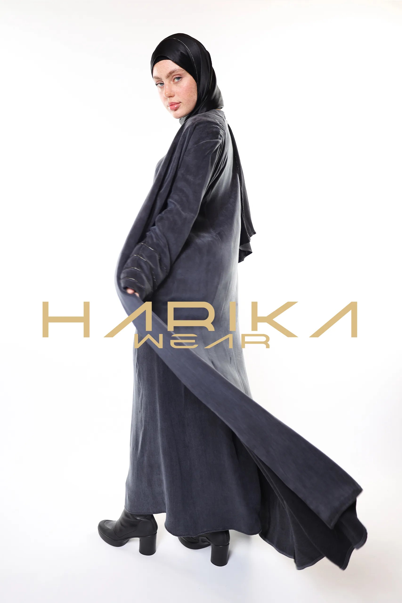 Lüks Kobra gri Kumaş Ferace – Üst Düzey Kalite ve Şıklık Abaya