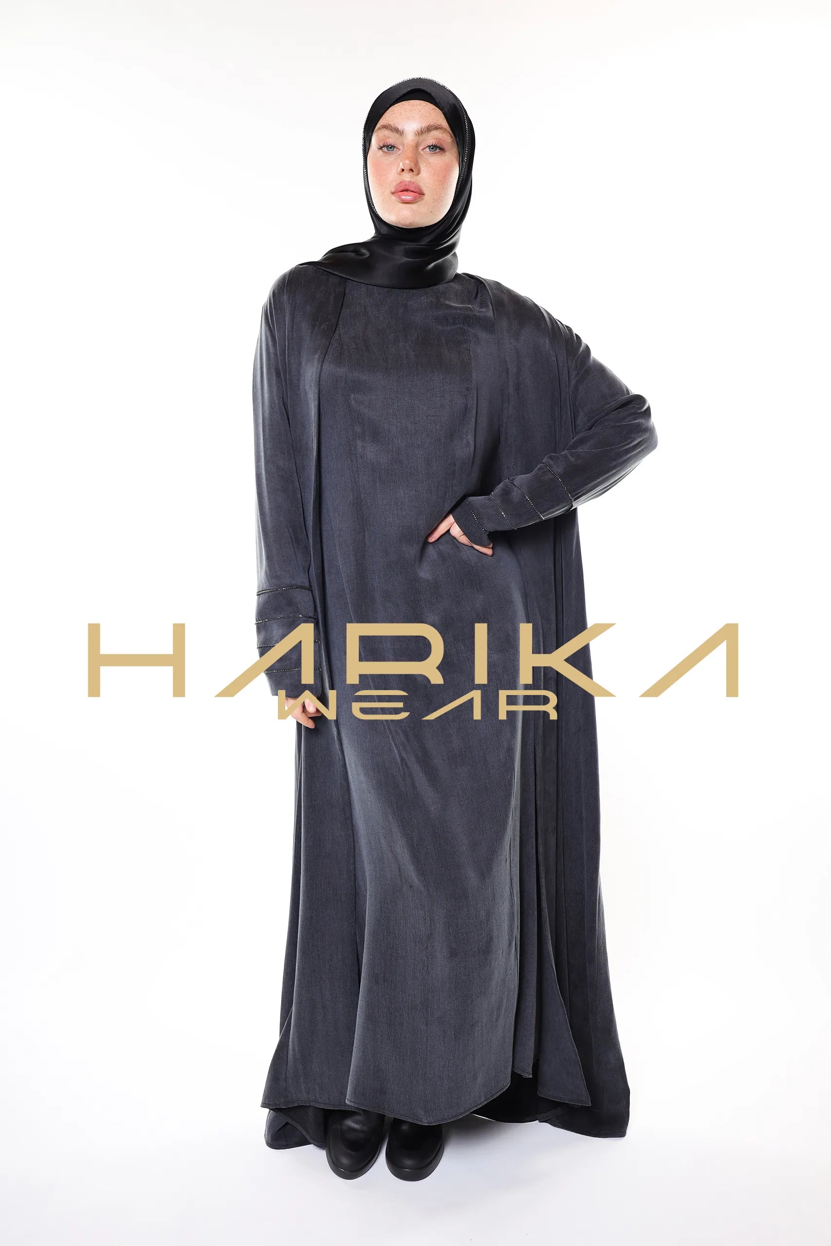 Lüks Kobra gri Kumaş Ferace – Üst Düzey Kalite ve Şıklık Abaya