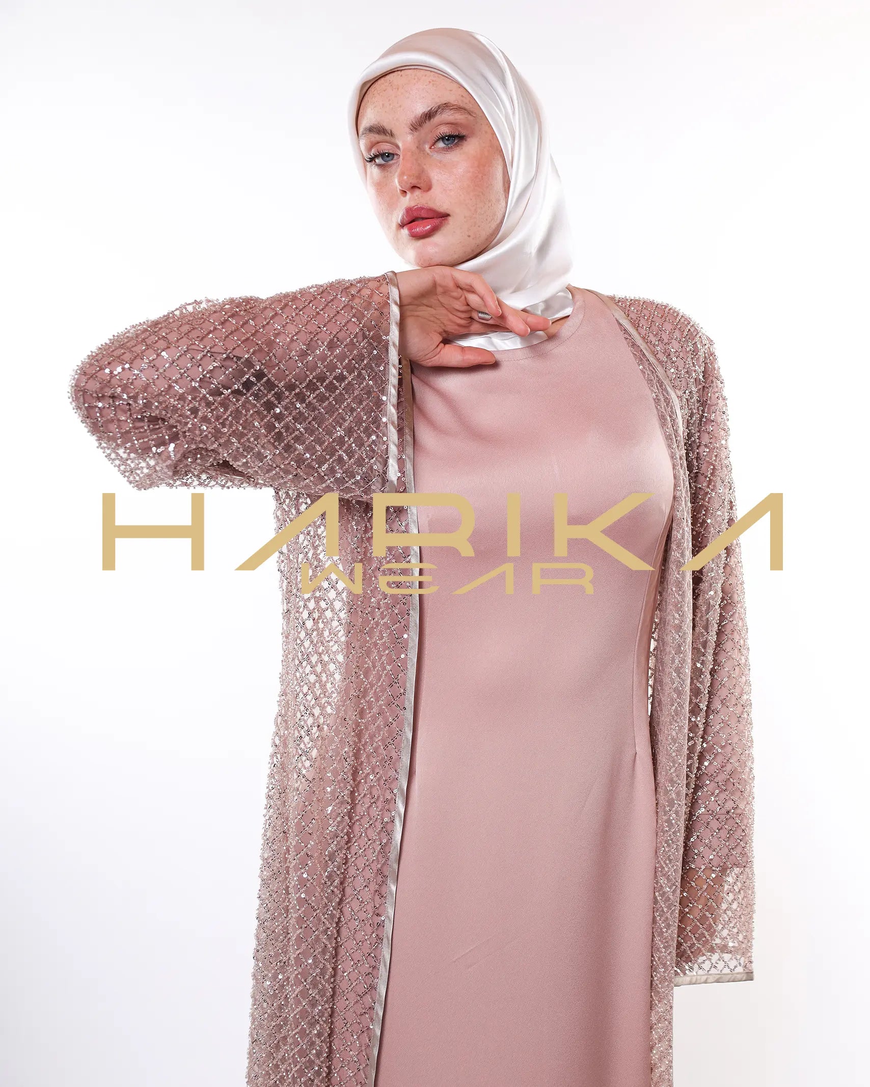 Kristallerle işlenmiş el işlemeli altın ferace