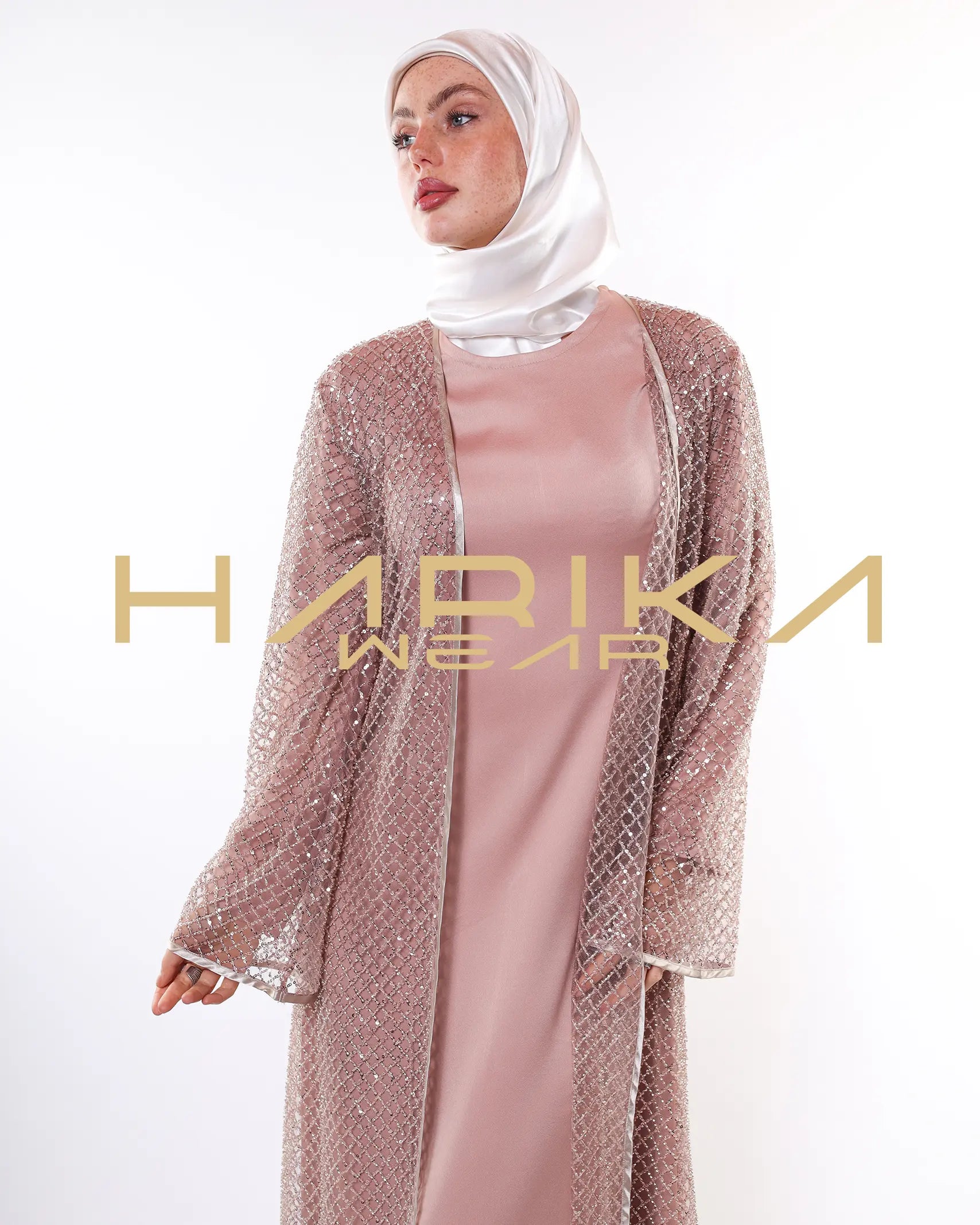 Kristallerle işlenmiş el işlemeli altın ferace