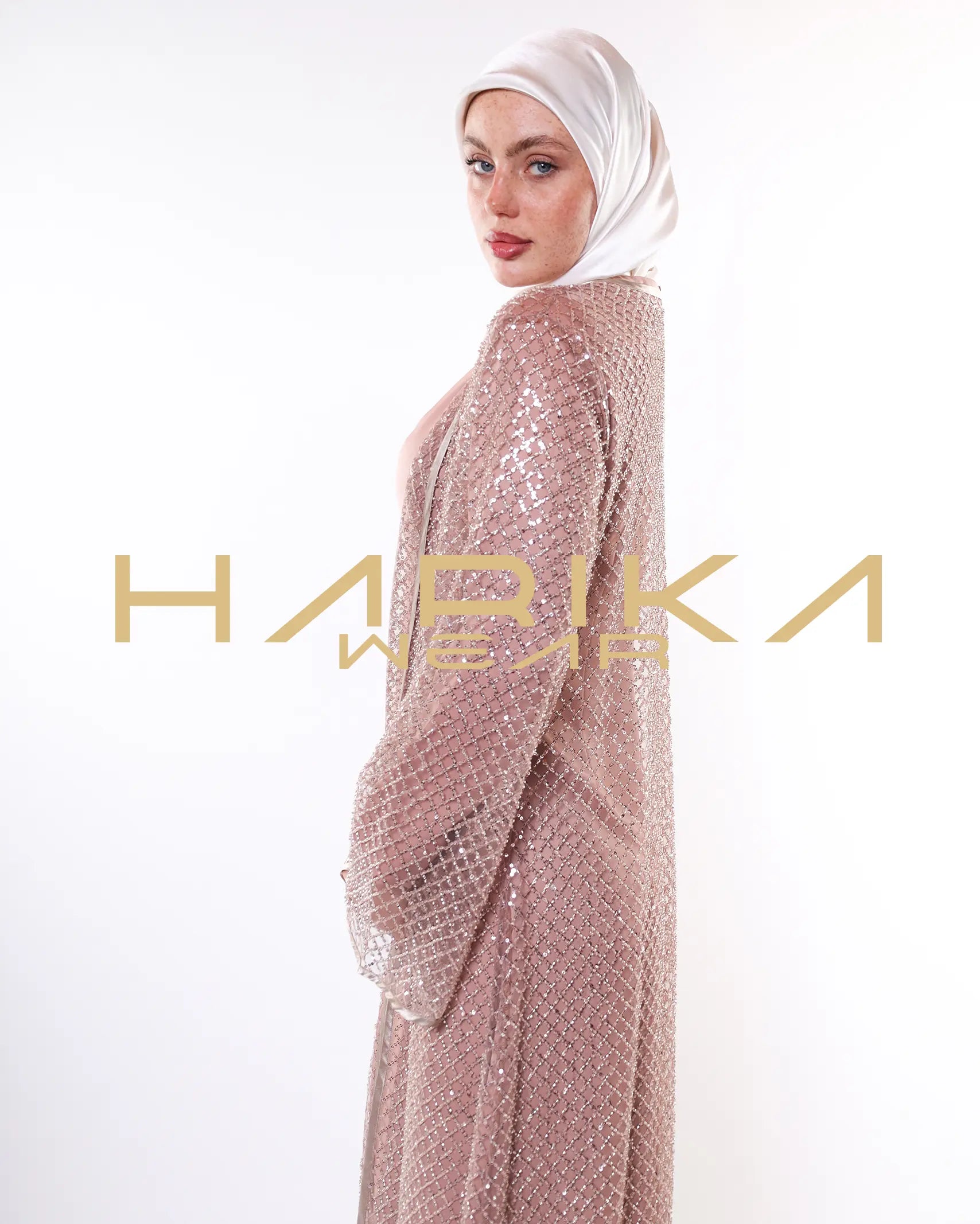 Kristallerle işlenmiş el işlemeli altın ferace