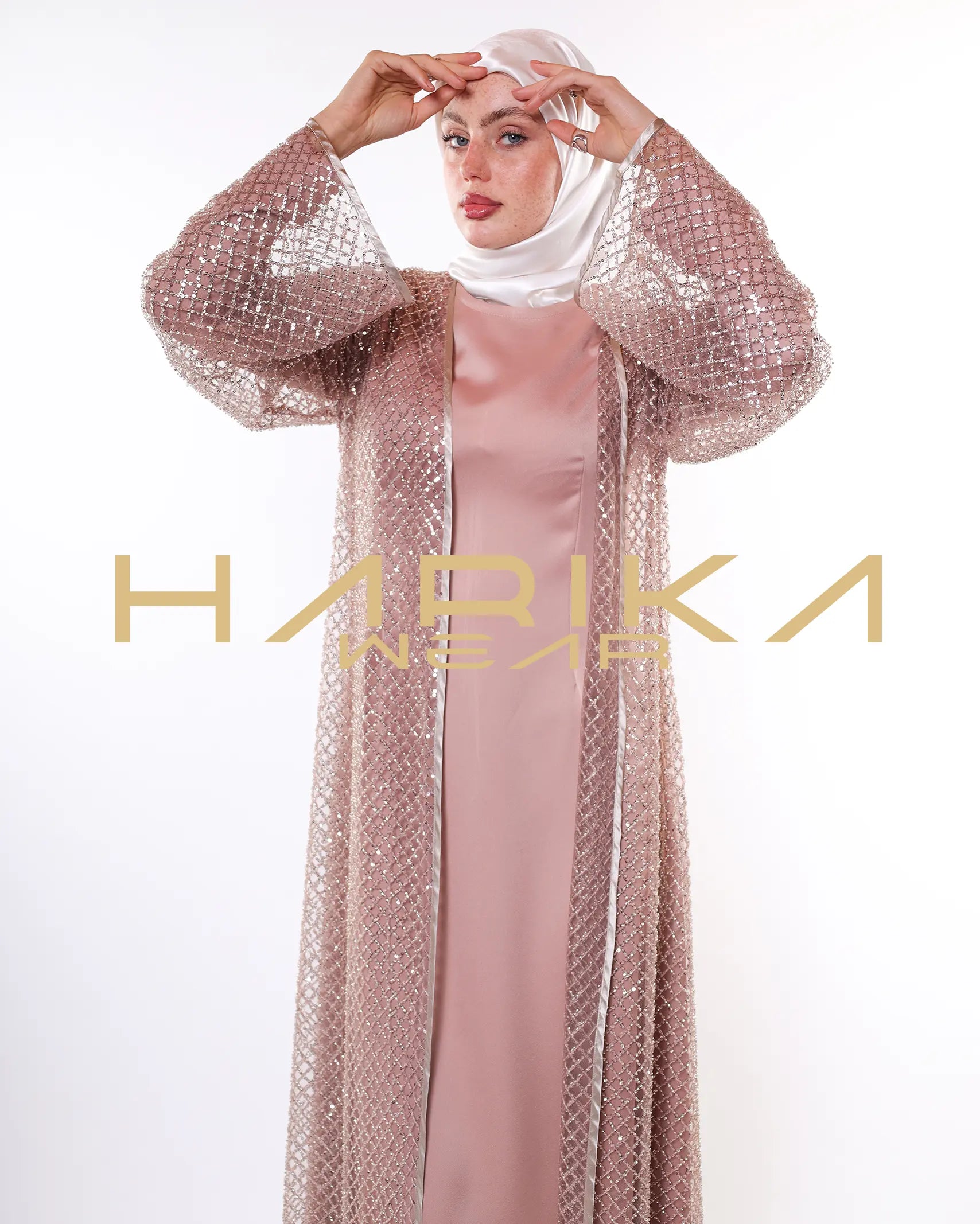 Kristallerle işlenmiş el işlemeli altın ferace