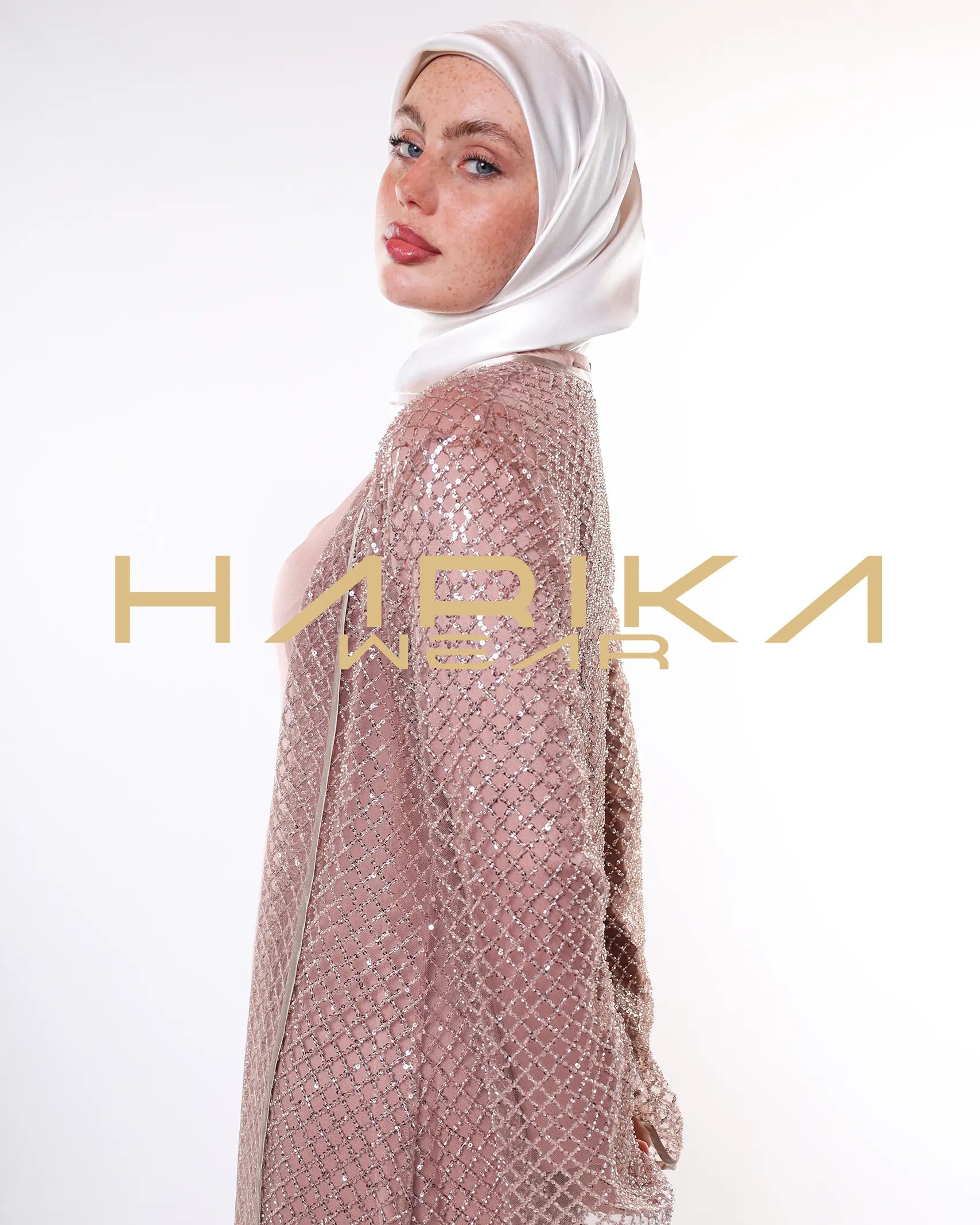 Kristallerle işlenmiş el işlemeli altın ferace