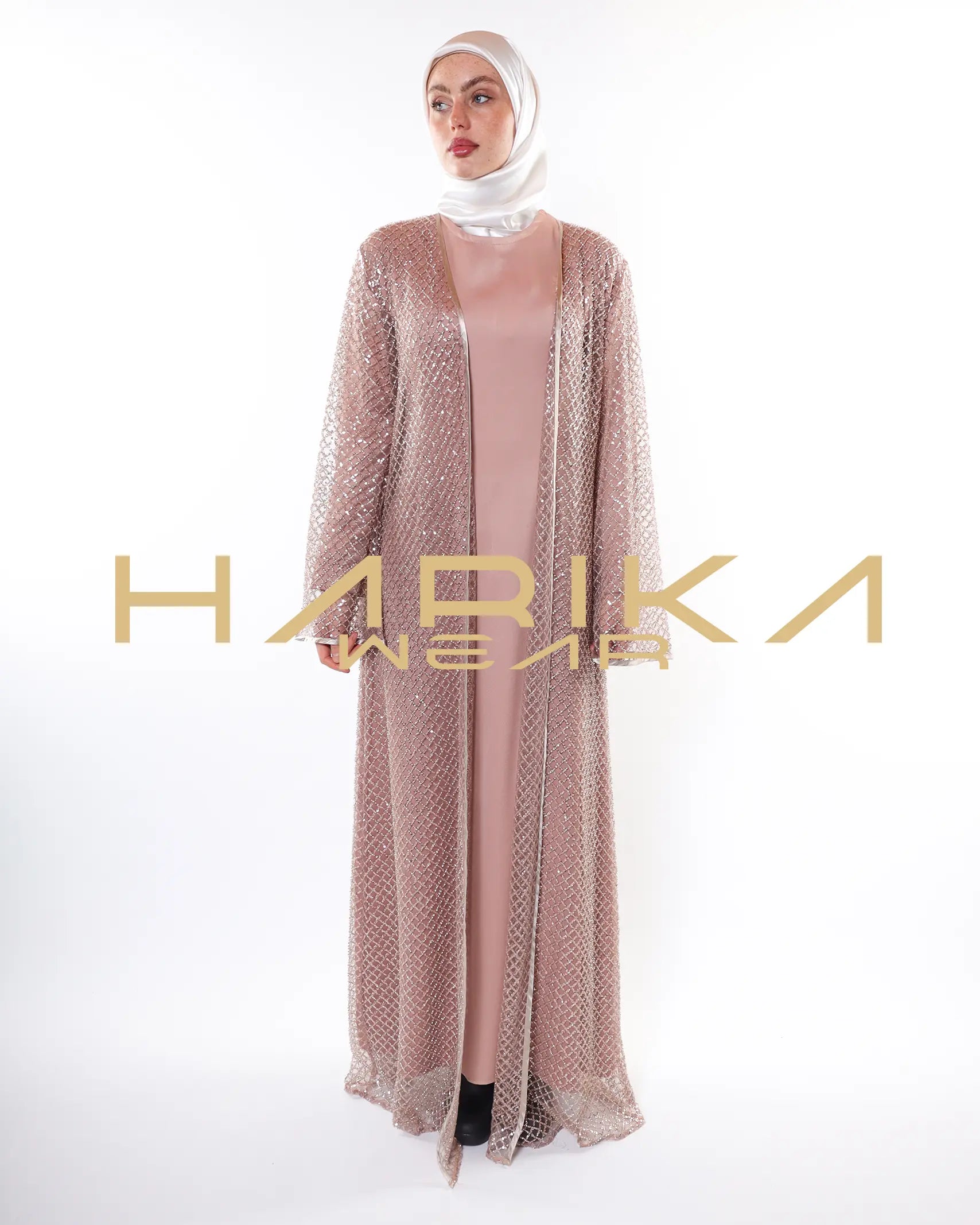 Kristallerle işlenmiş el işlemeli altın ferace