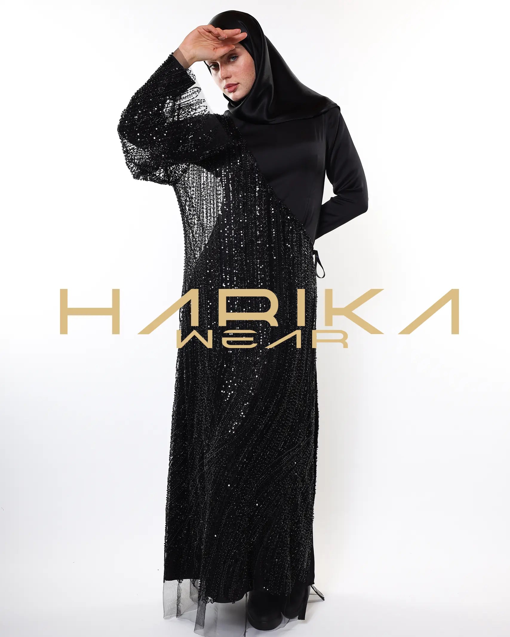 Yandan bağcıklı, kristal ve boncuk işlemeli, tek kollu tül abaya