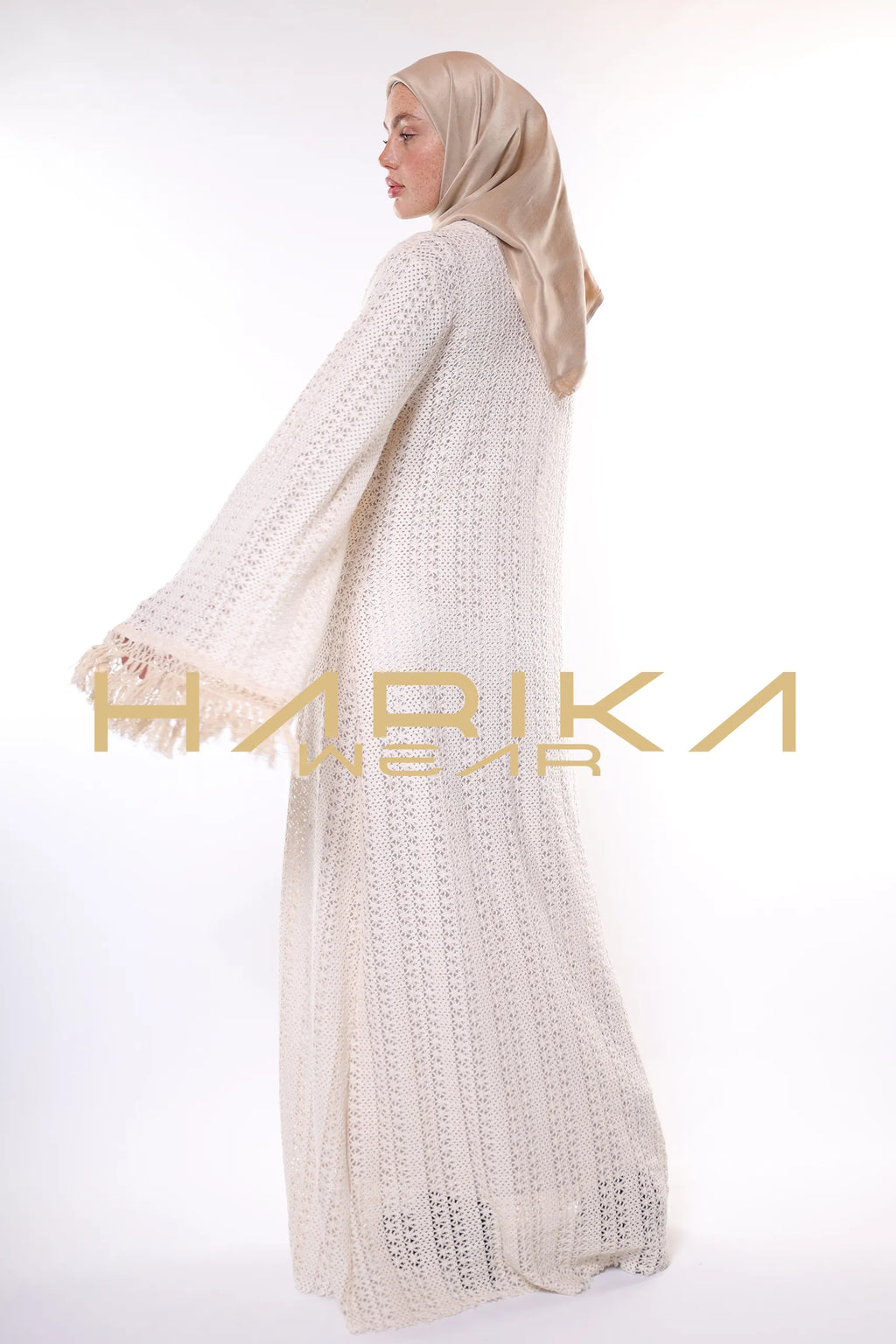 Püskül detaylı beyaz file abaya