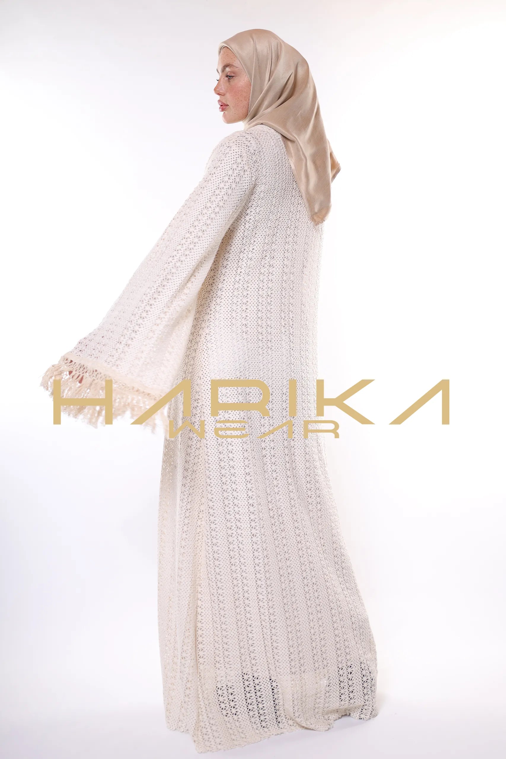 Püskül detaylı beyaz file abaya