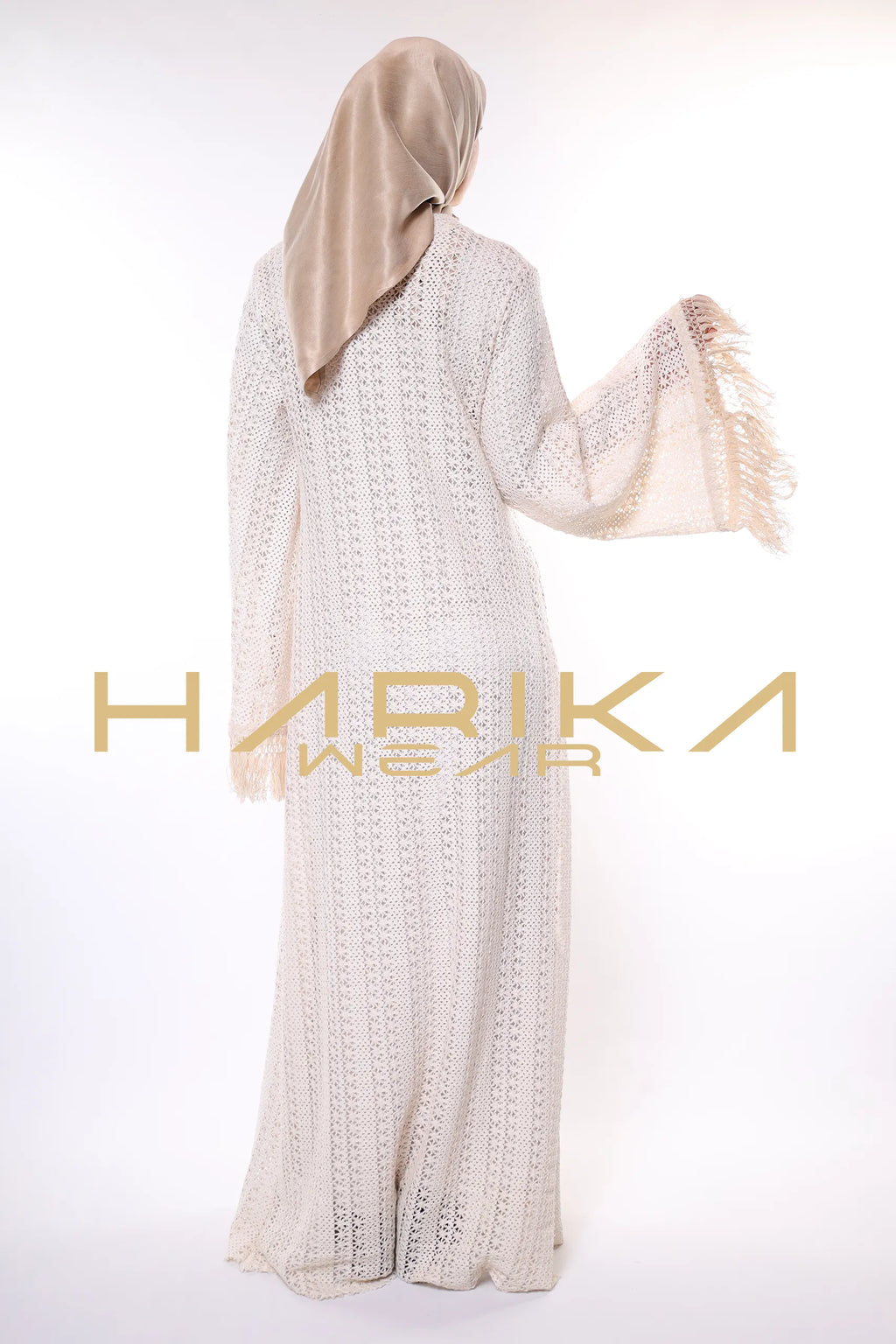 Püskül detaylı beyaz file abaya