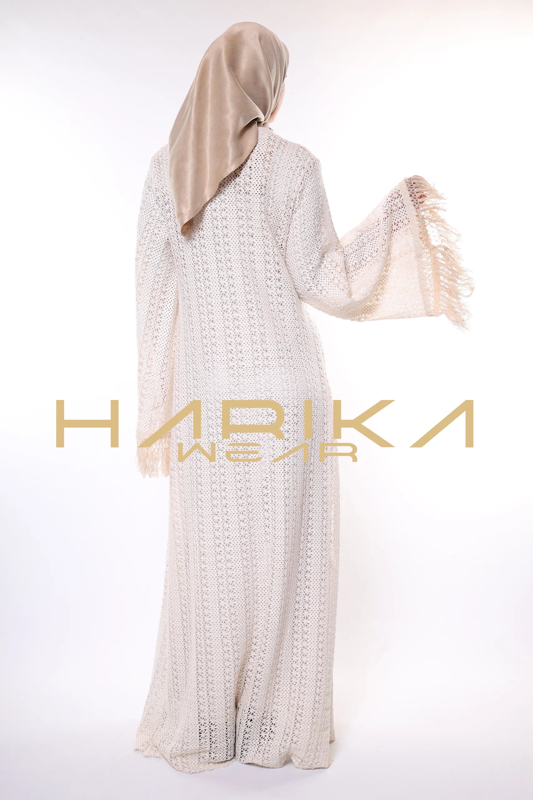 Püskül detaylı beyaz file abaya