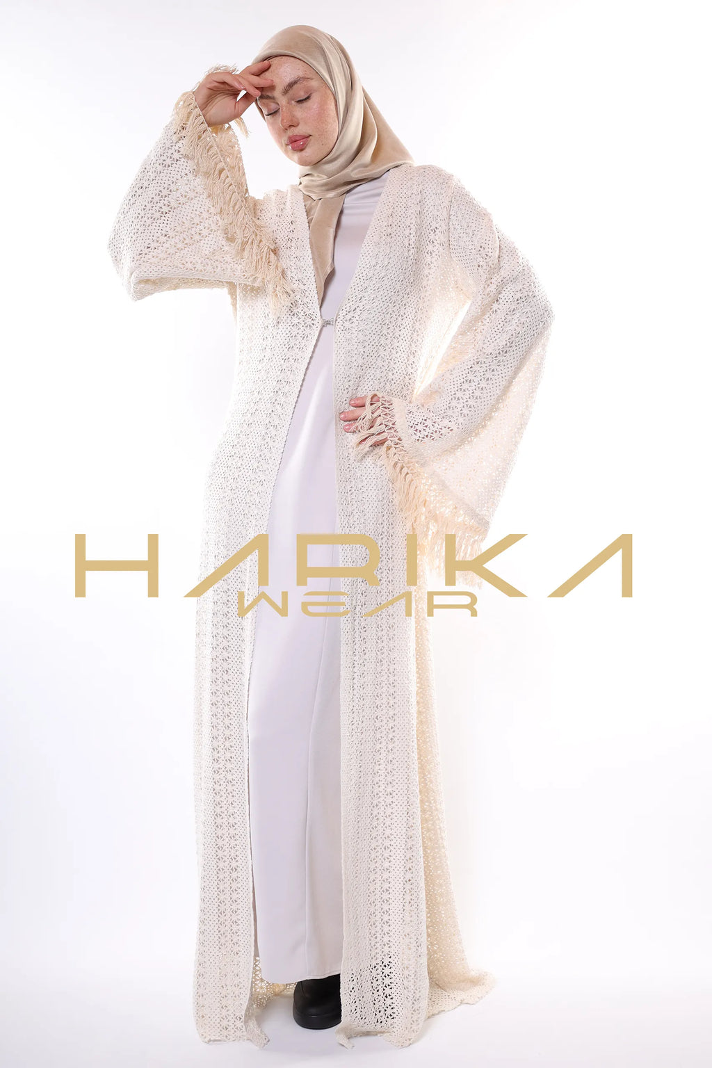 Püskül detaylı beyaz file abaya