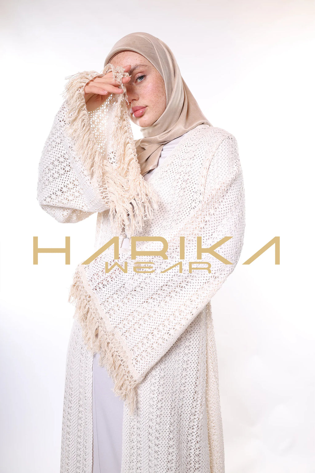 Püskül detaylı beyaz file abaya