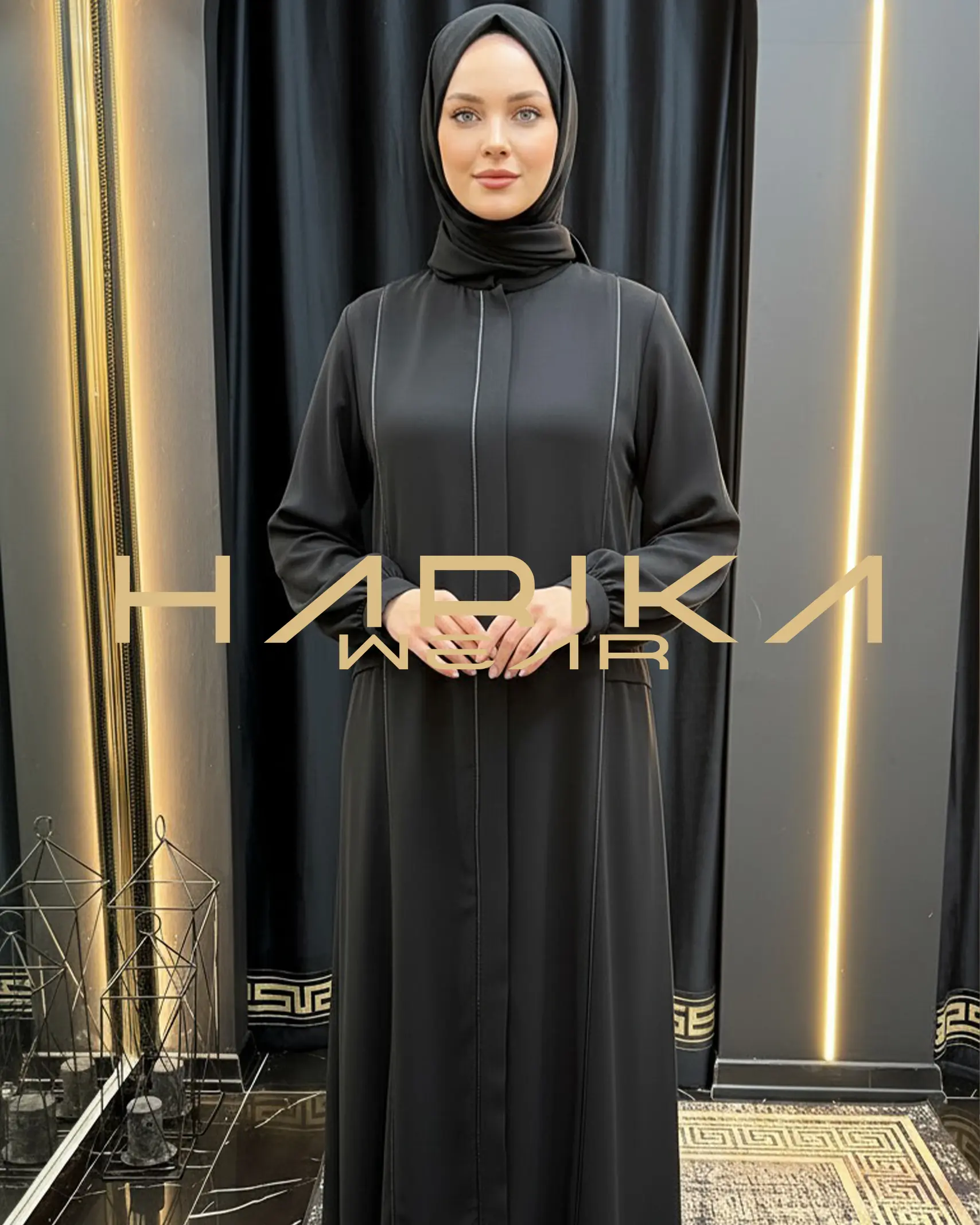 DUBAİ İPEĞİNDEN CEPLİ VE GENİŞ KESİMLİ ABAYA