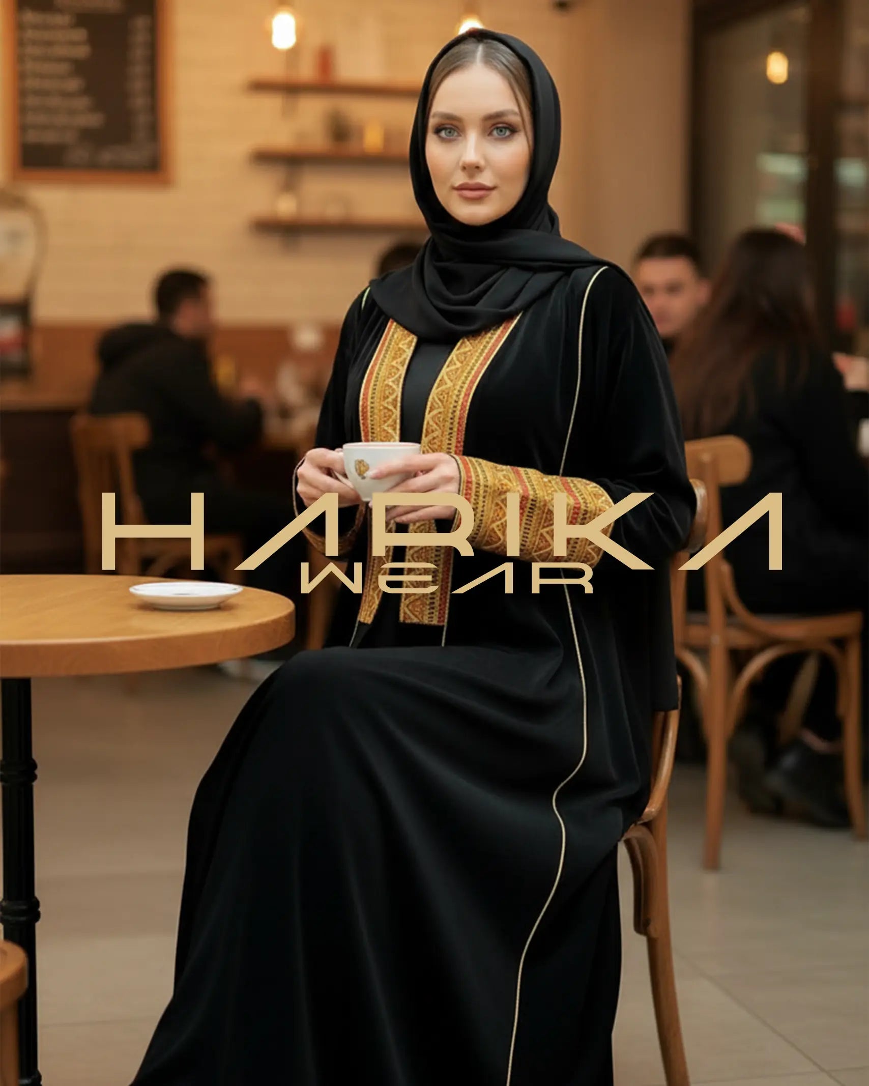 Özel renkli nakışları kadifeli Abaya