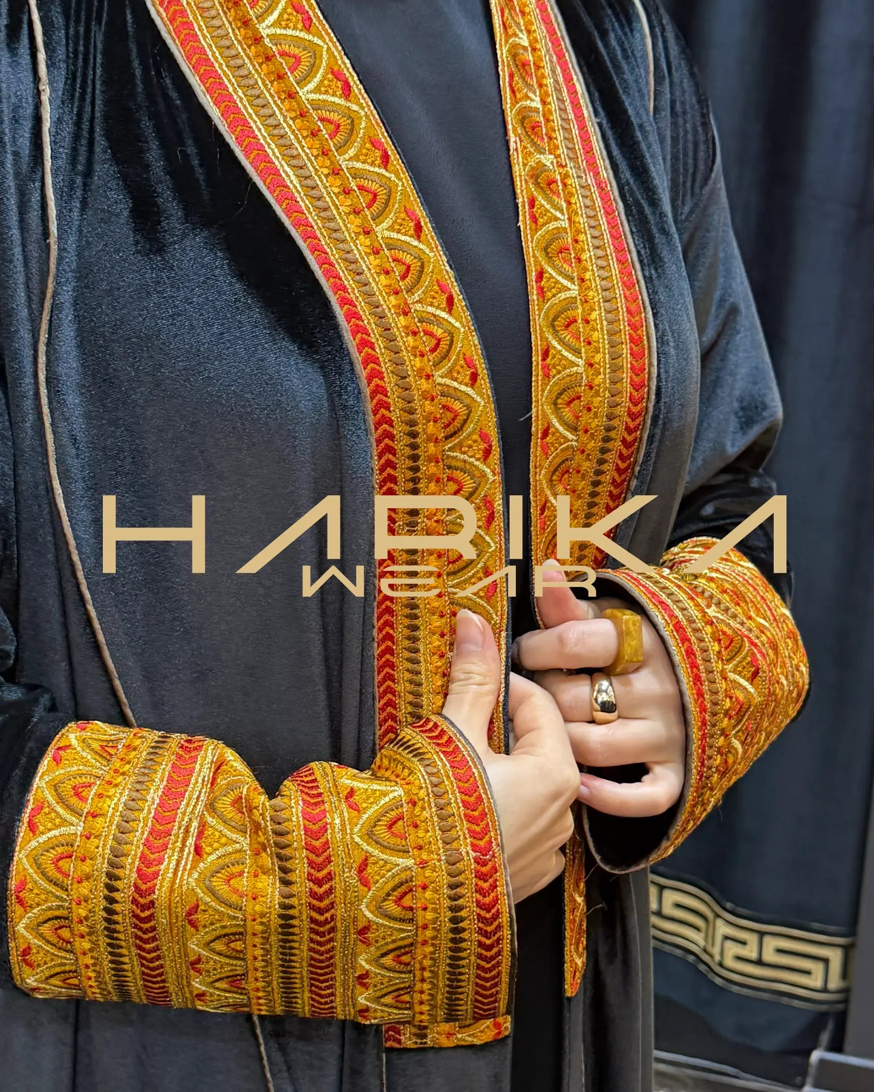 Özel renkli nakışları kadifeli Abaya