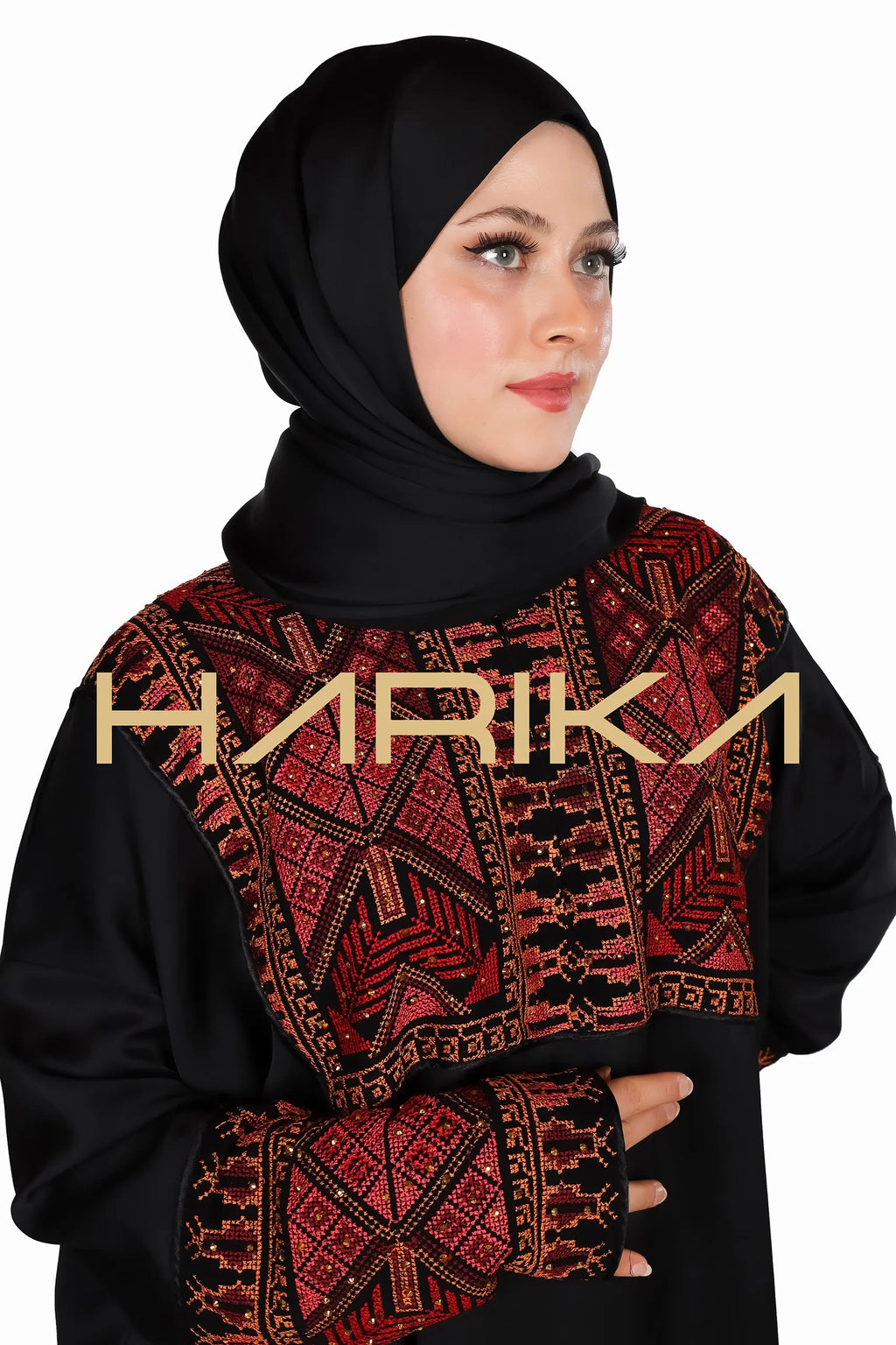 İslami tarzda, yaka ve kollarda işlemeli namaz abayasından