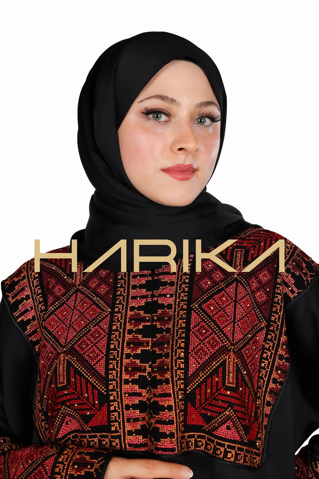 İslami tarzda, yaka ve kollarda işlemeli namaz abayasından