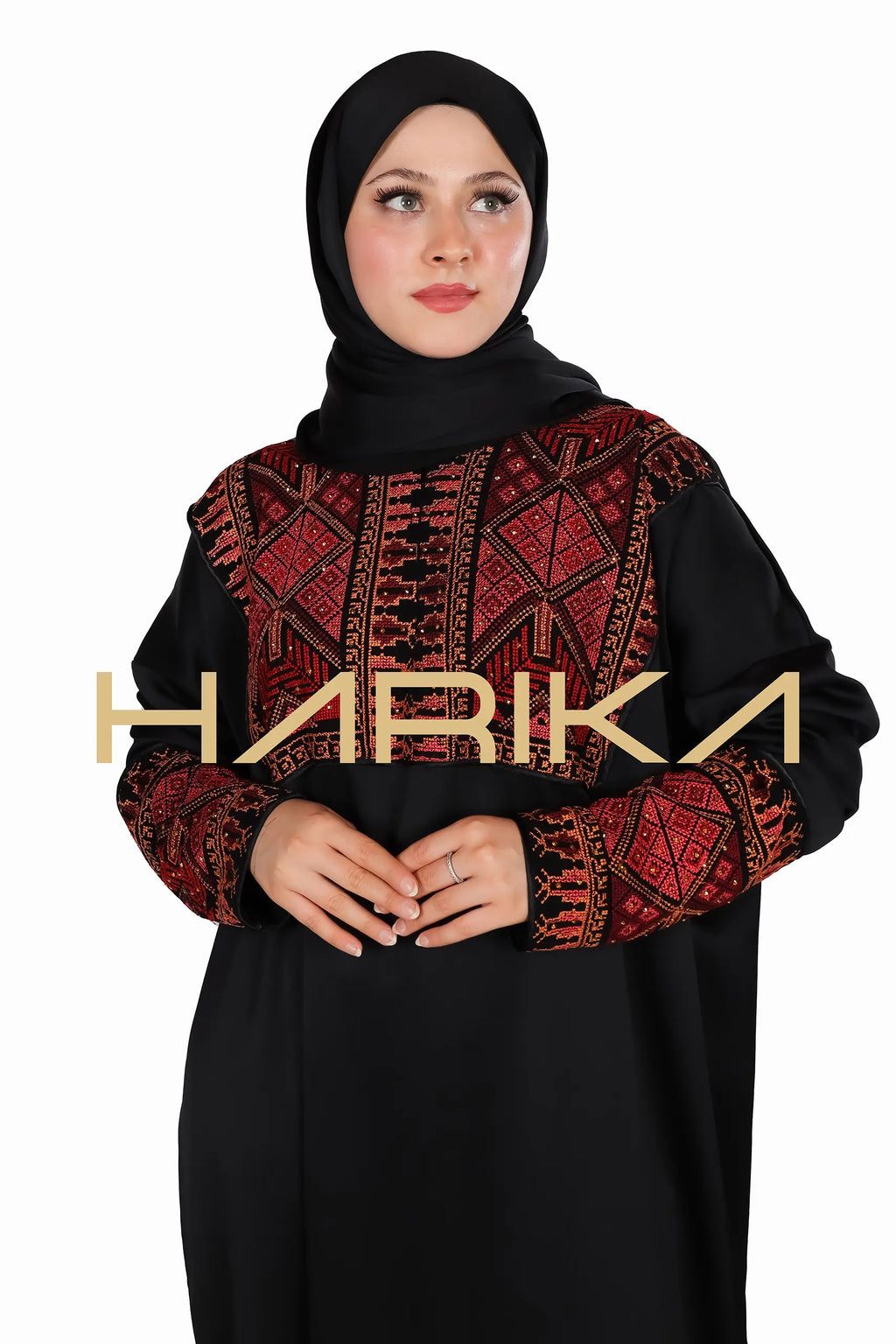 İslami tarzda, yaka ve kollarda işlemeli namaz abayasından