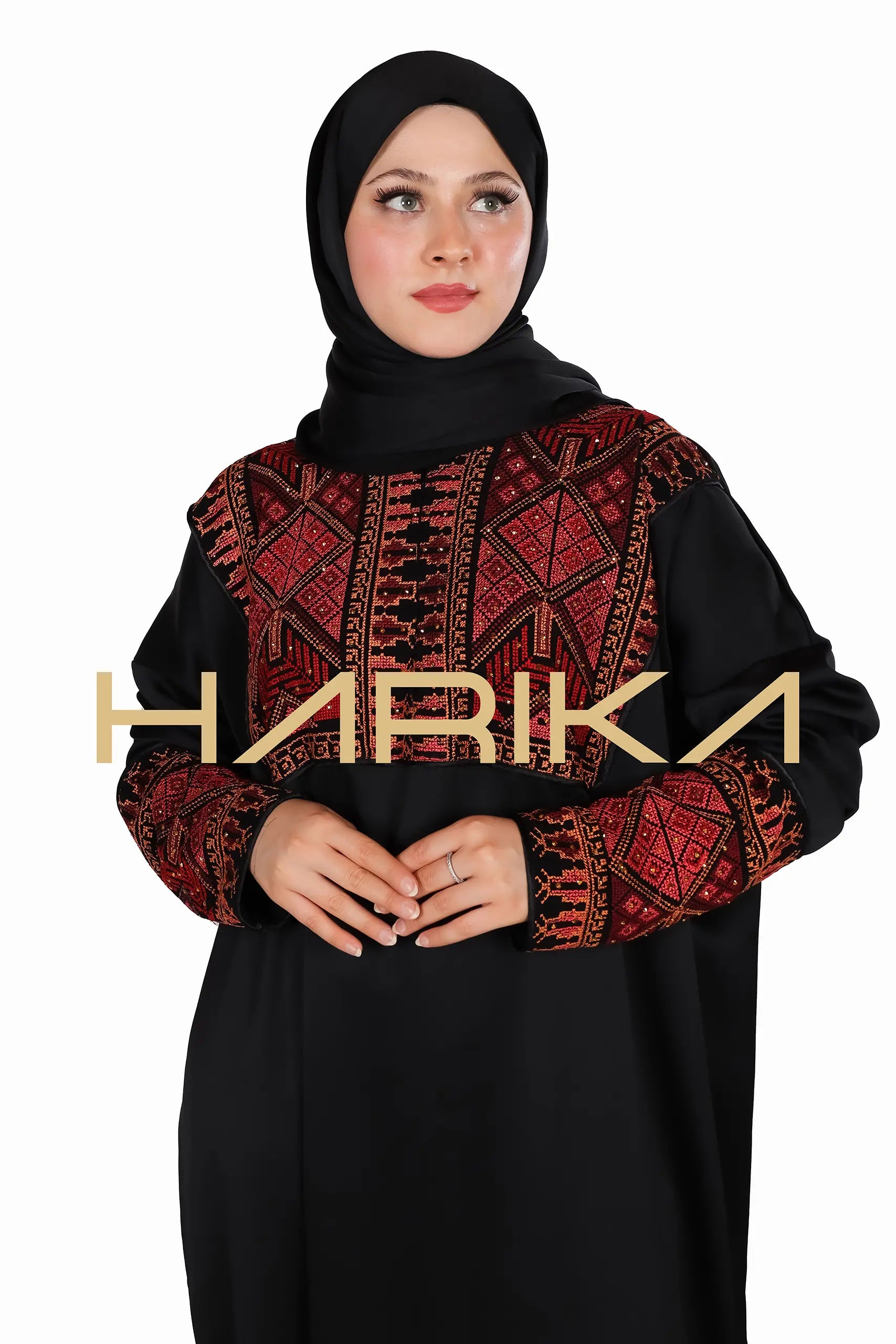 İslami tarzda, yaka ve kollarda işlemeli namaz abayasından