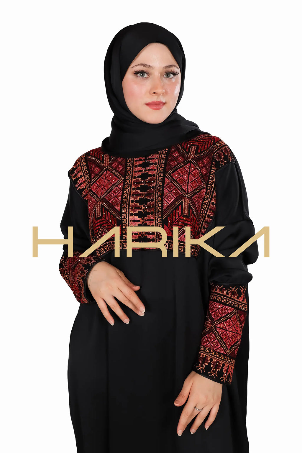 İslami tarzda, yaka ve kollarda işlemeli namaz abayasından