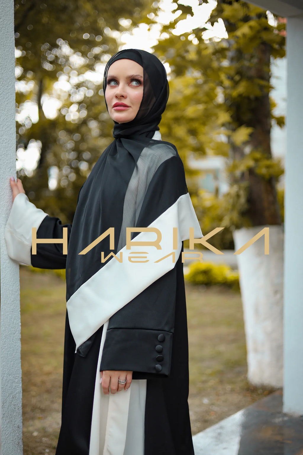 siyah ve beyaz iki Renkli ferace