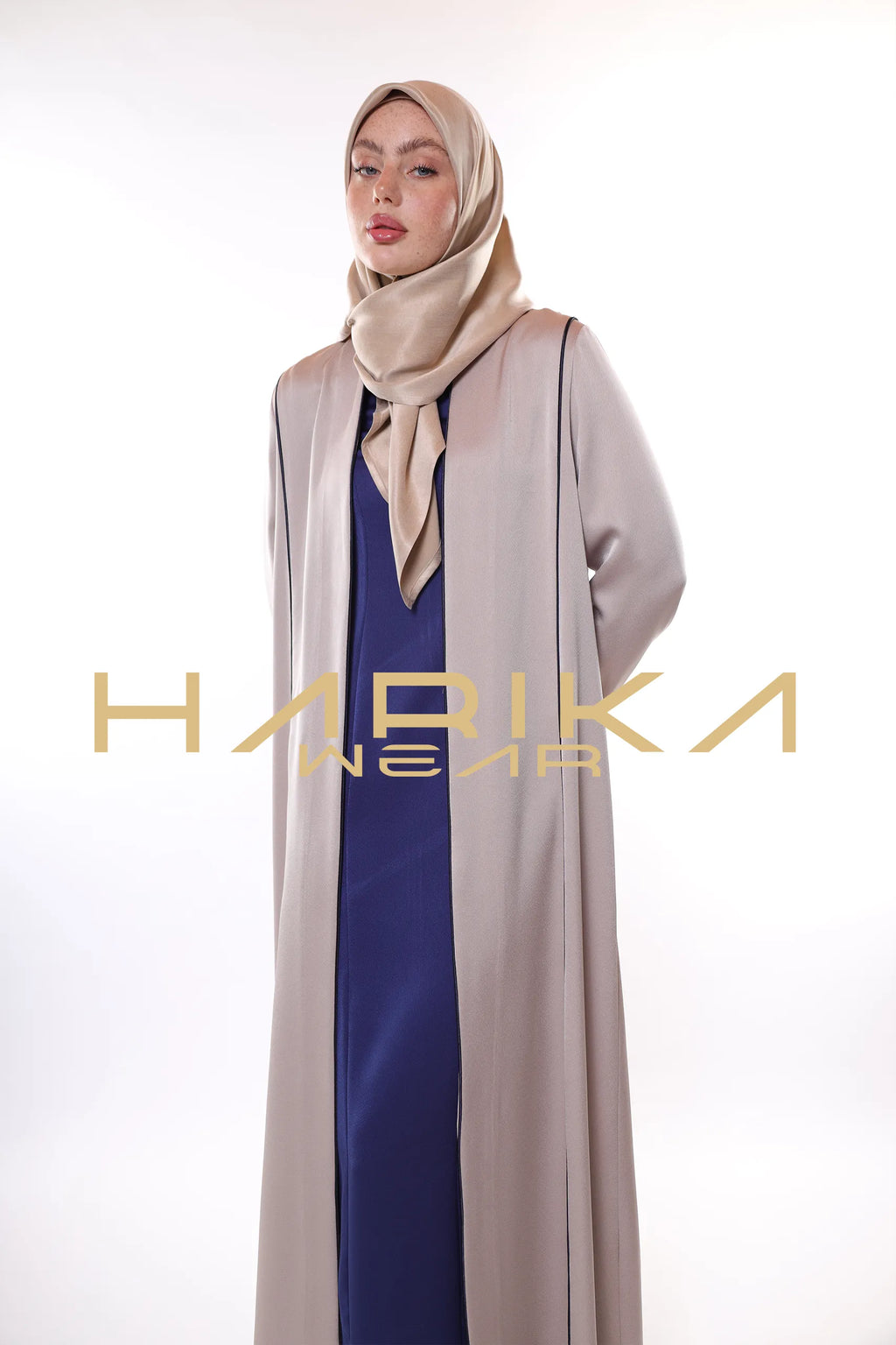 Geometrik desenlere sahip lüks bej Ferace