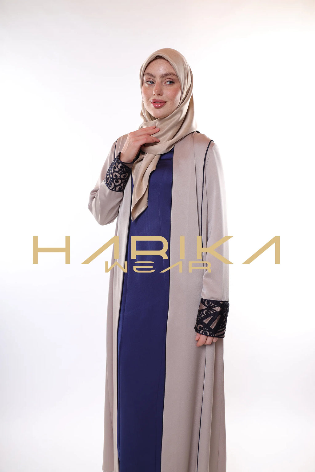 Geometrik desenlere sahip lüks bej Ferace