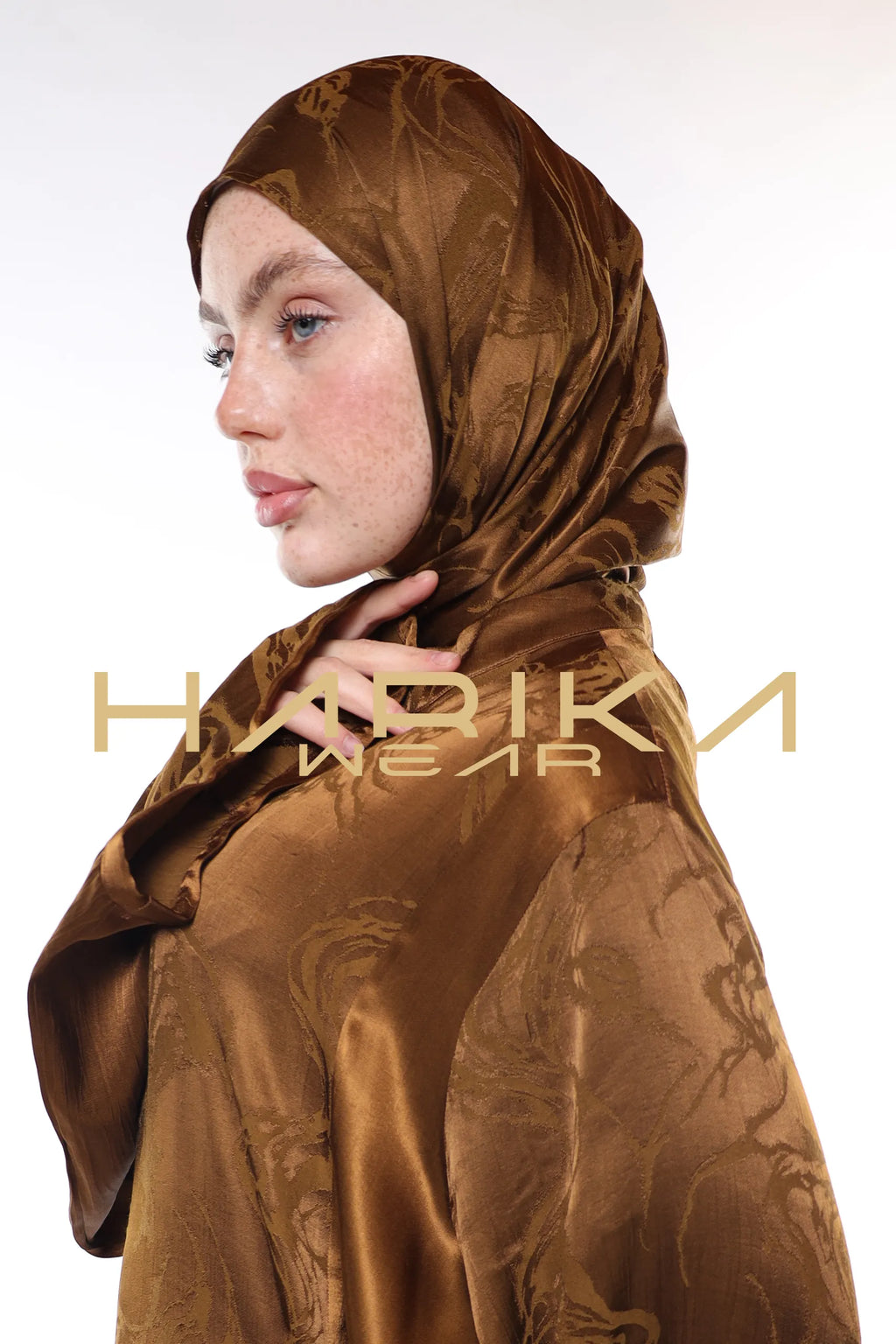 Nadir kahverengi renkte şal